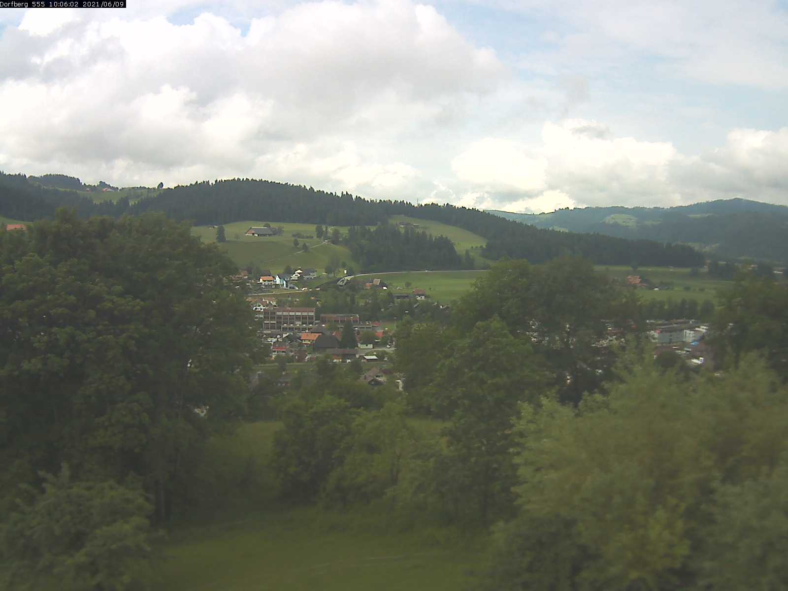 Webcam-Bild: Aussicht vom Dorfberg in Langnau 20210609-100601