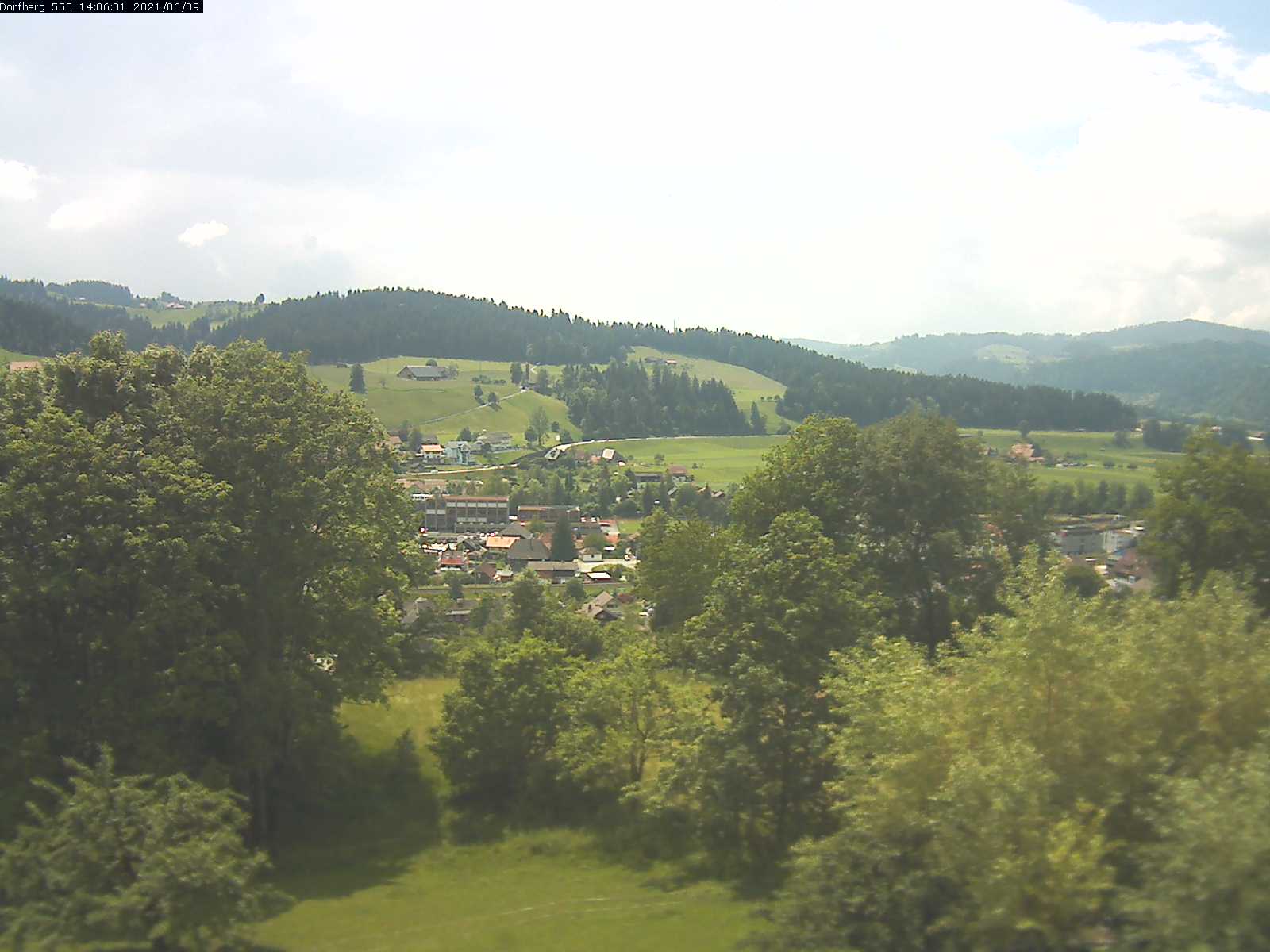 Webcam-Bild: Aussicht vom Dorfberg in Langnau 20210609-140601