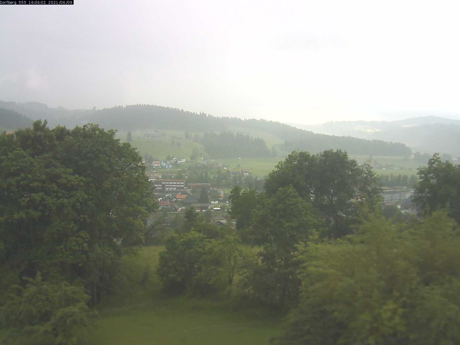 Webcam-Bild: Aussicht vom Dorfberg in Langnau 20210609-160601