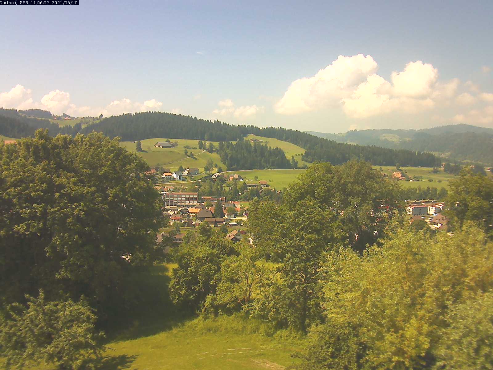 Webcam-Bild: Aussicht vom Dorfberg in Langnau 20210610-110601