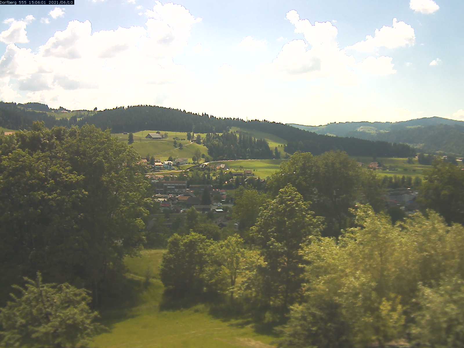 Webcam-Bild: Aussicht vom Dorfberg in Langnau 20210610-150601