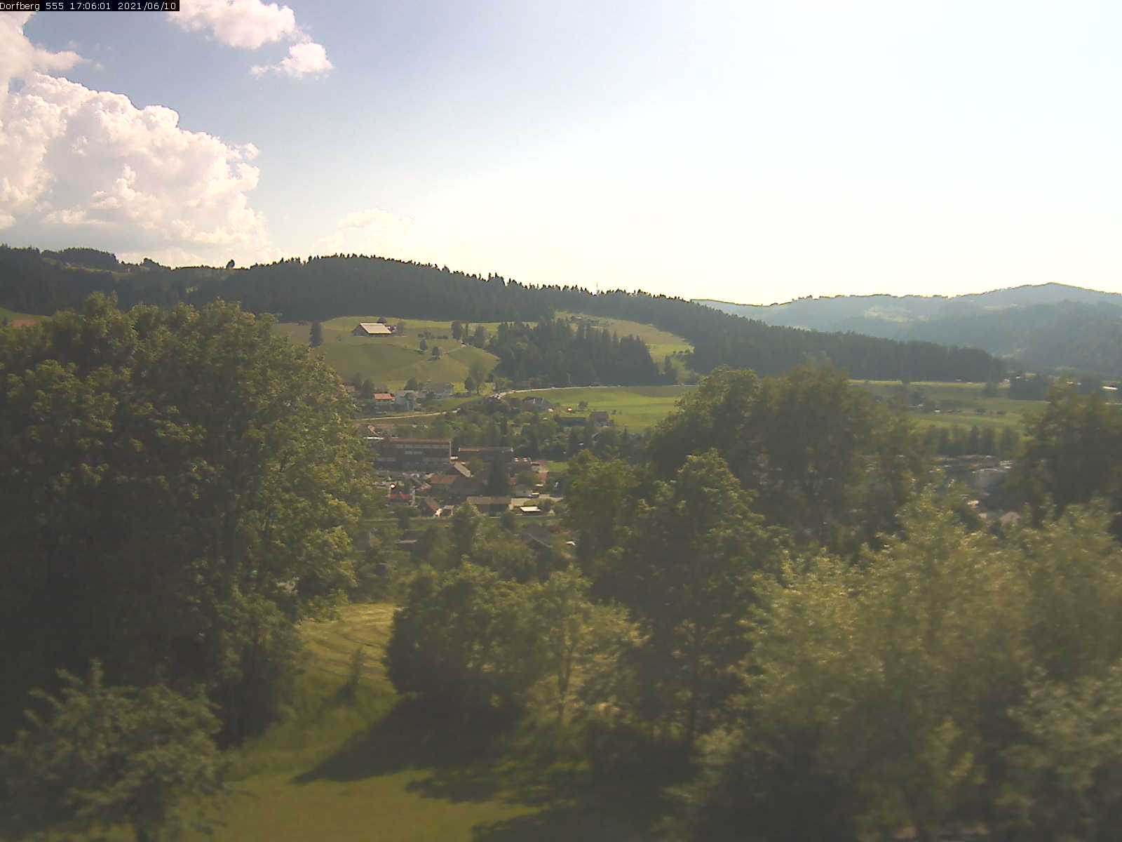 Webcam-Bild: Aussicht vom Dorfberg in Langnau 20210610-170601