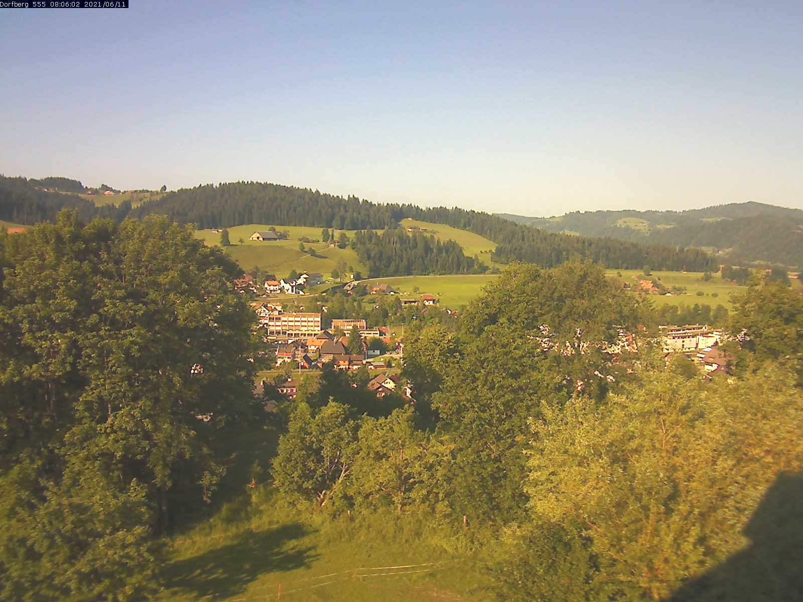 Webcam-Bild: Aussicht vom Dorfberg in Langnau 20210611-080601