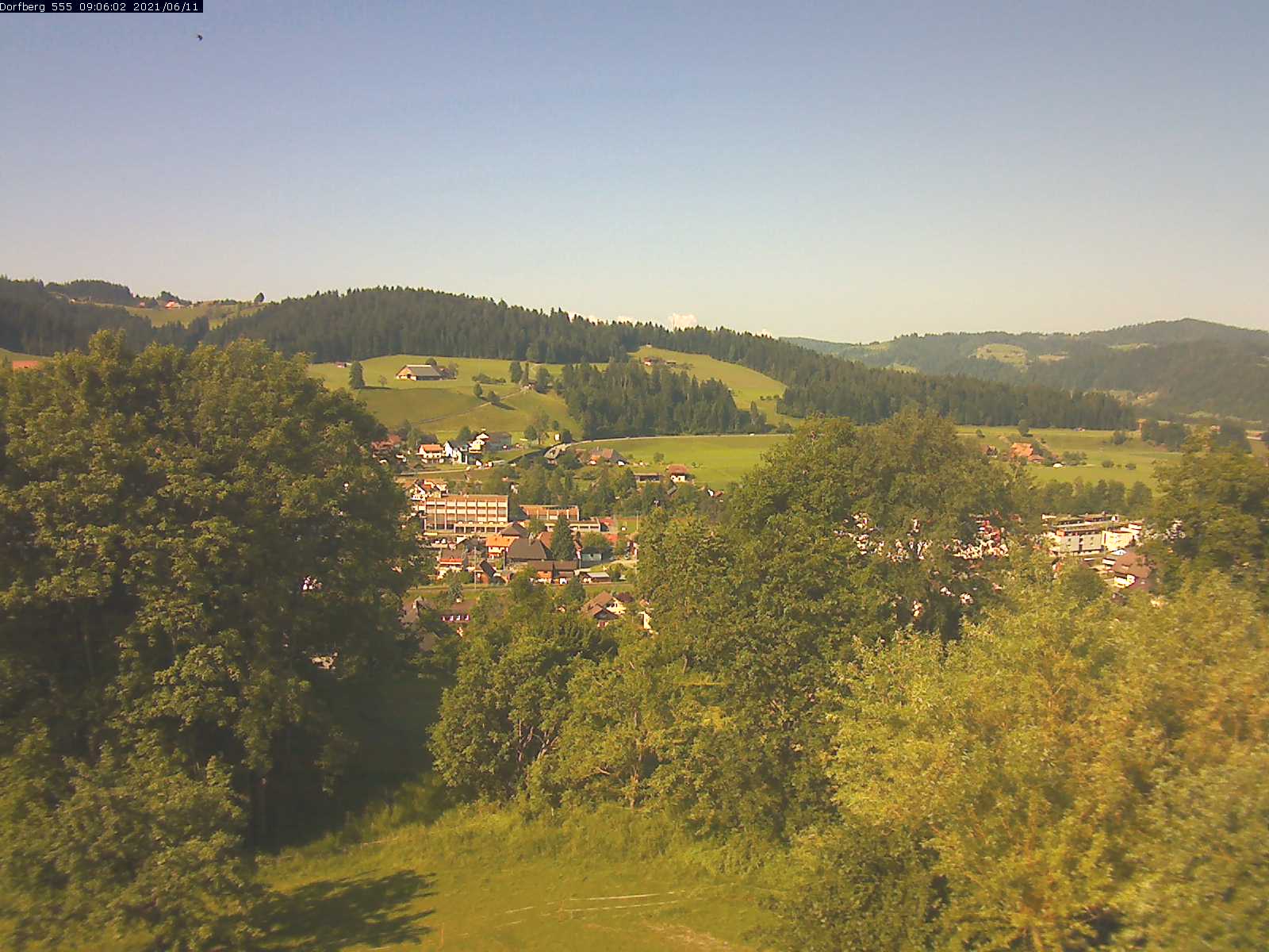 Webcam-Bild: Aussicht vom Dorfberg in Langnau 20210611-090601