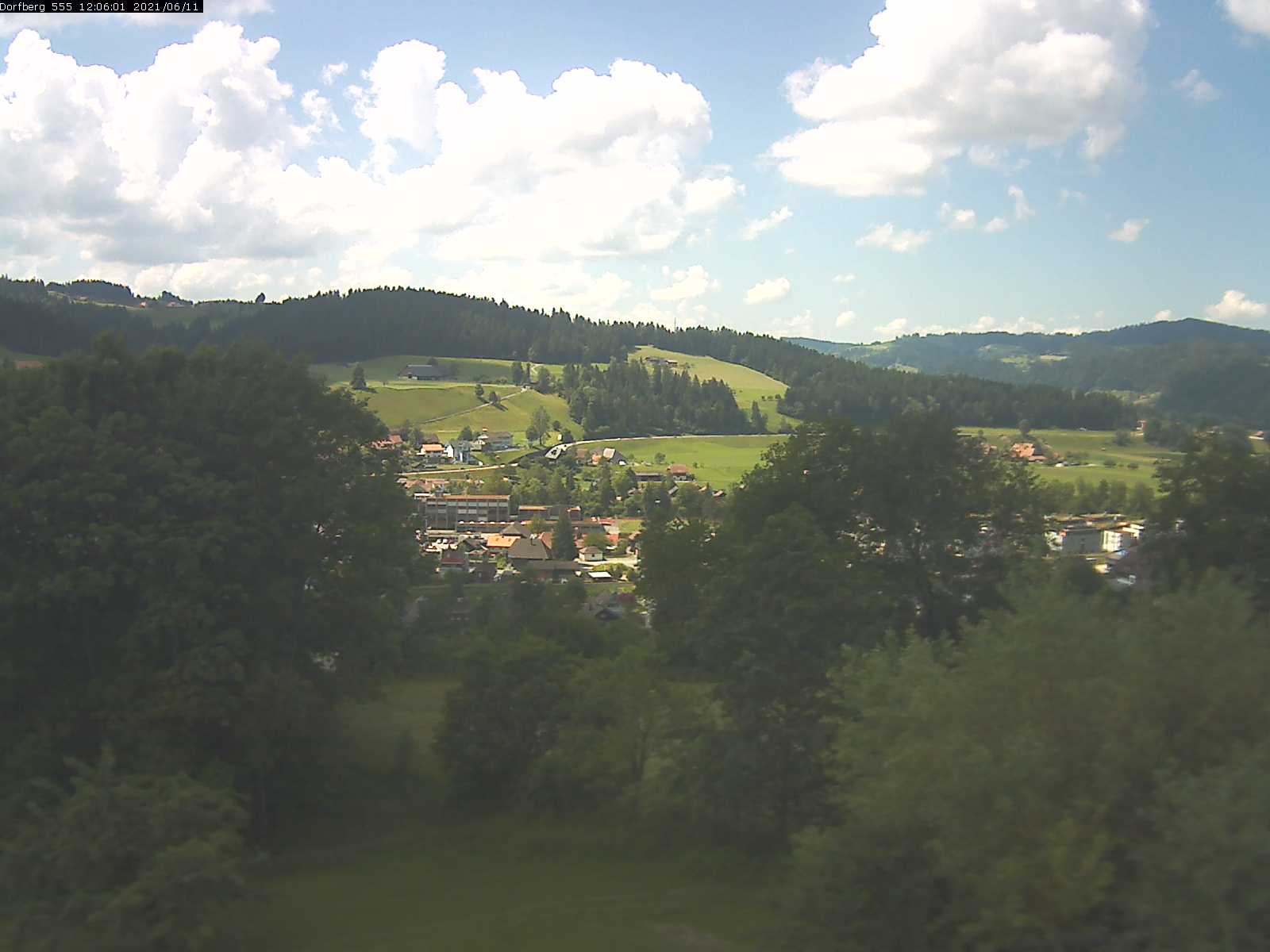 Webcam-Bild: Aussicht vom Dorfberg in Langnau 20210611-120601