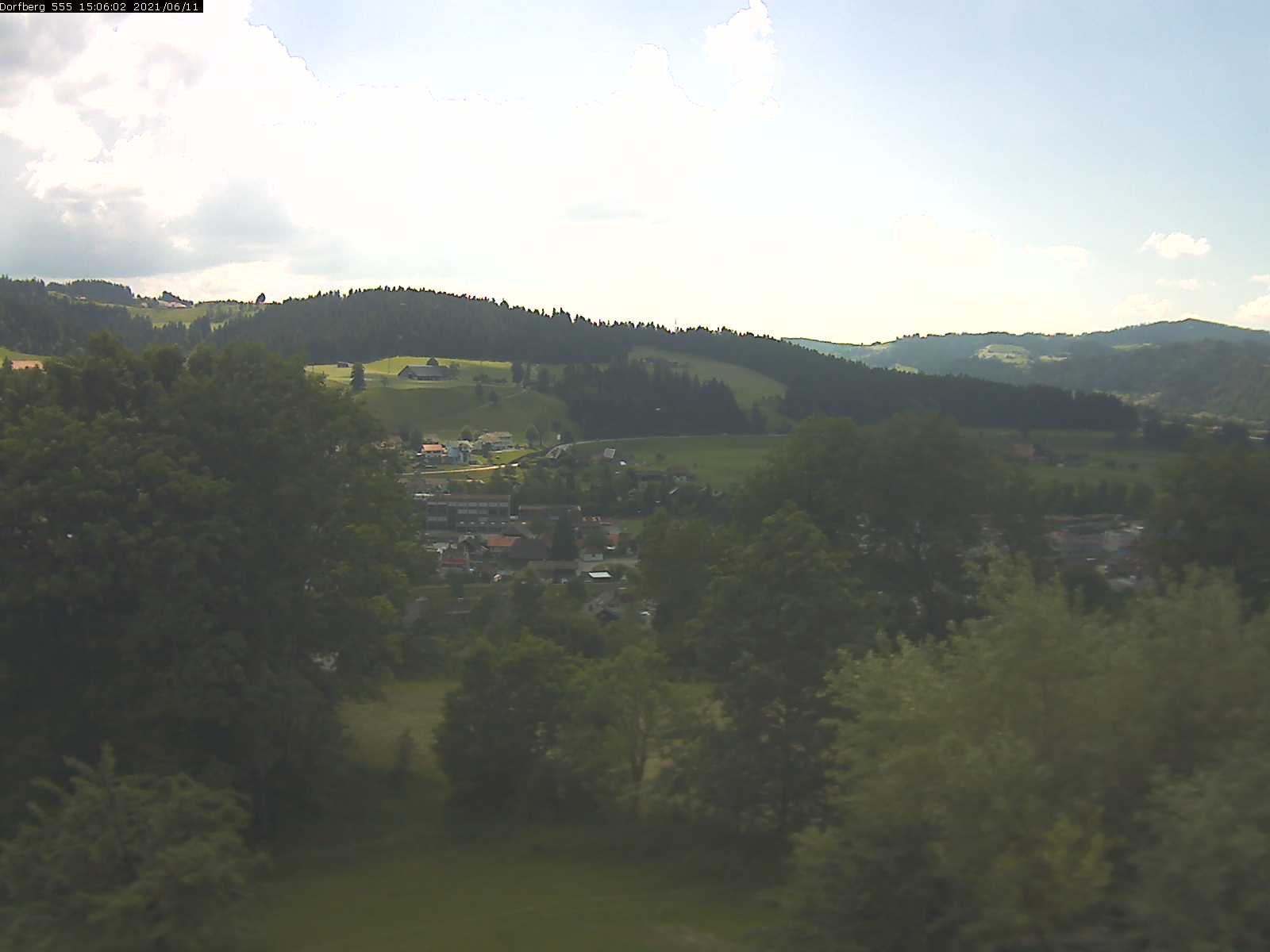 Webcam-Bild: Aussicht vom Dorfberg in Langnau 20210611-150601