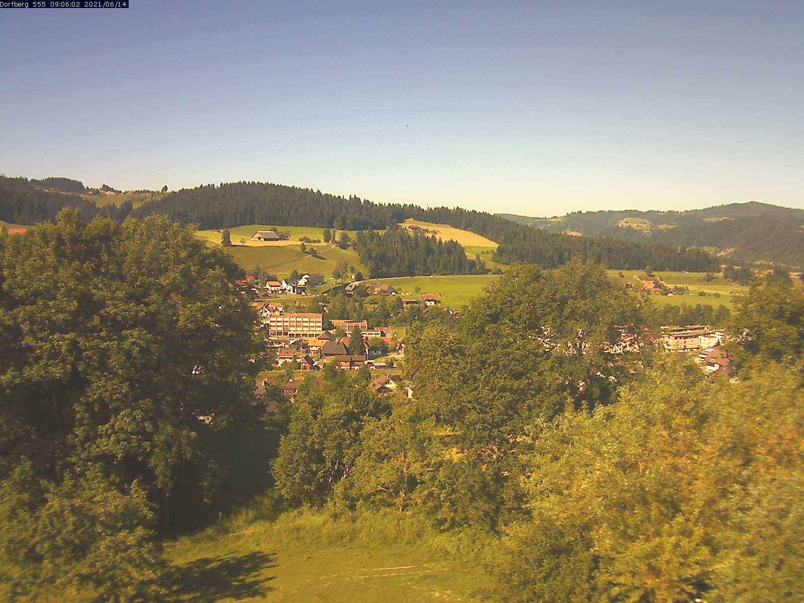 Webcam-Bild: Aussicht vom Dorfberg in Langnau 20210614-090601