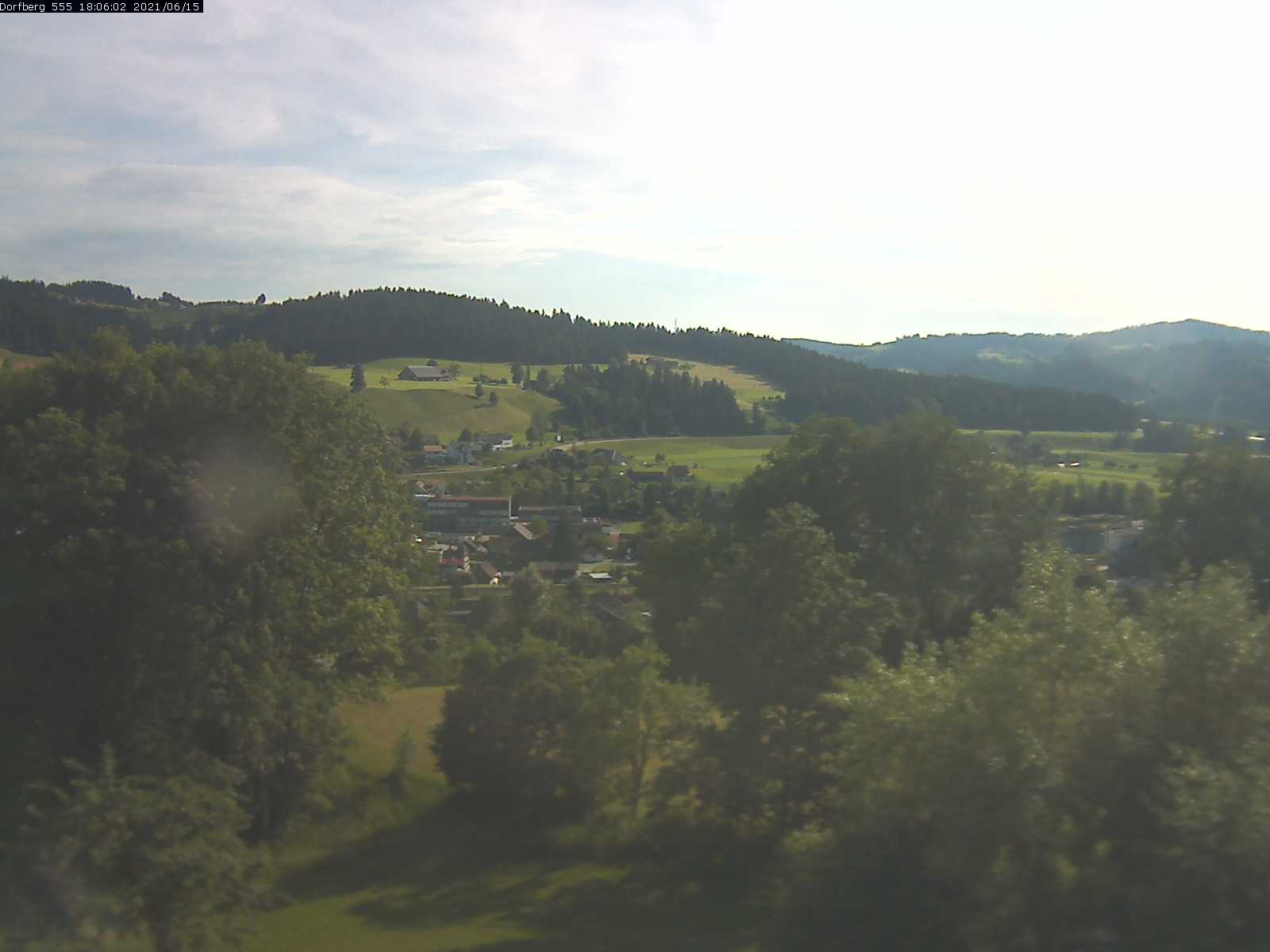 Webcam-Bild: Aussicht vom Dorfberg in Langnau 20210615-180601