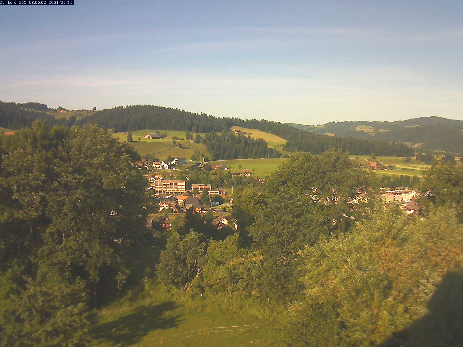 Webcam-Bild: Aussicht vom Dorfberg in Langnau 20210616-080601