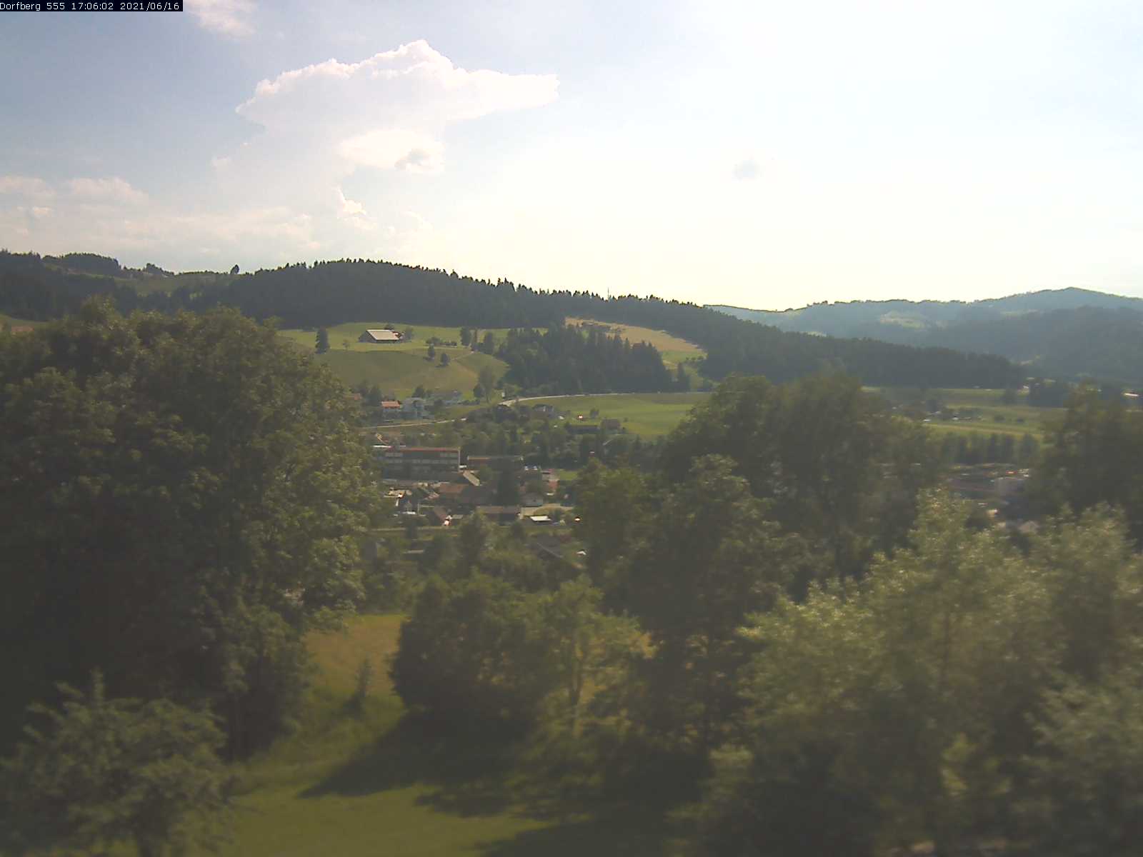 Webcam-Bild: Aussicht vom Dorfberg in Langnau 20210616-170601