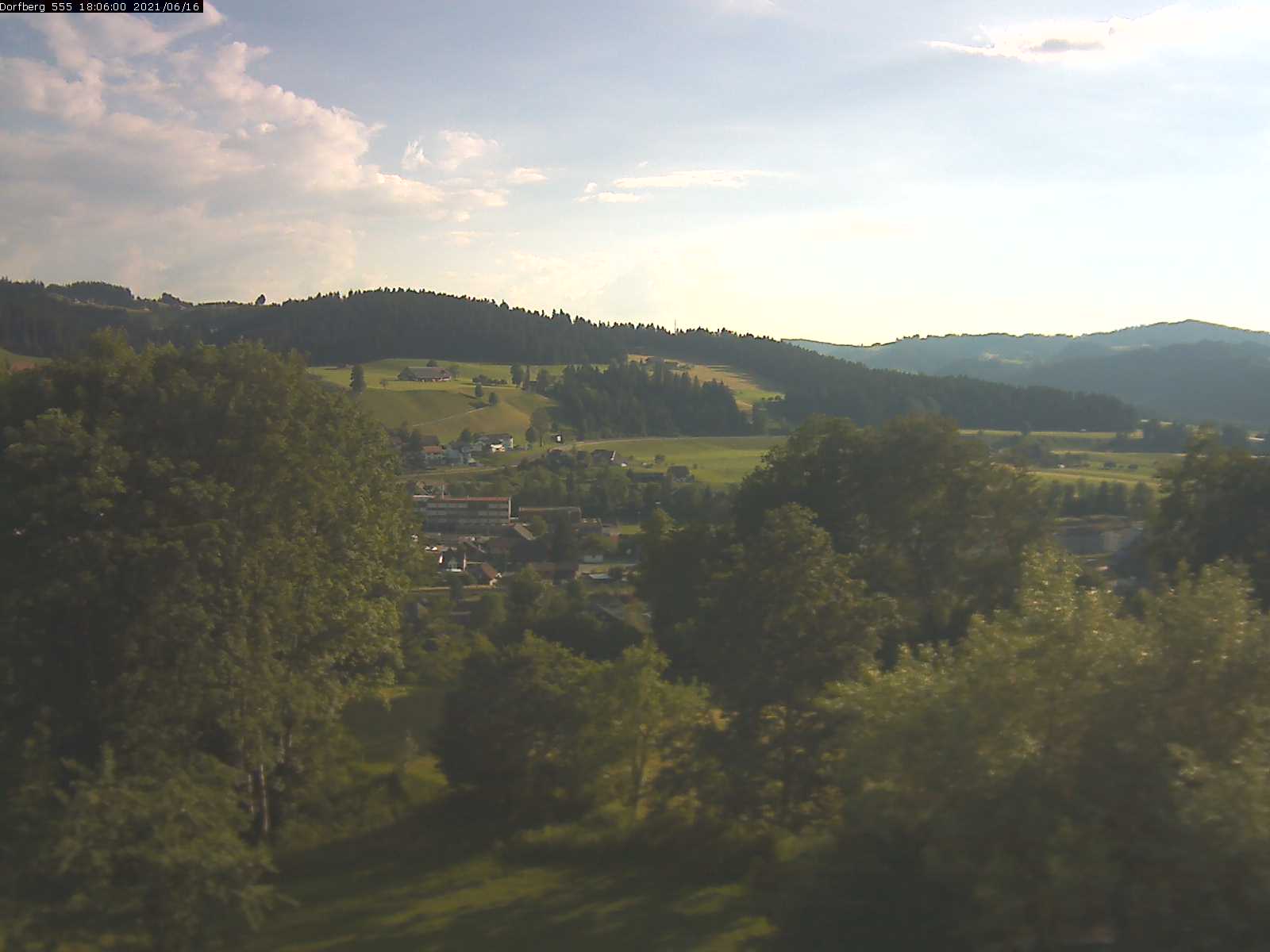 Webcam-Bild: Aussicht vom Dorfberg in Langnau 20210616-190601