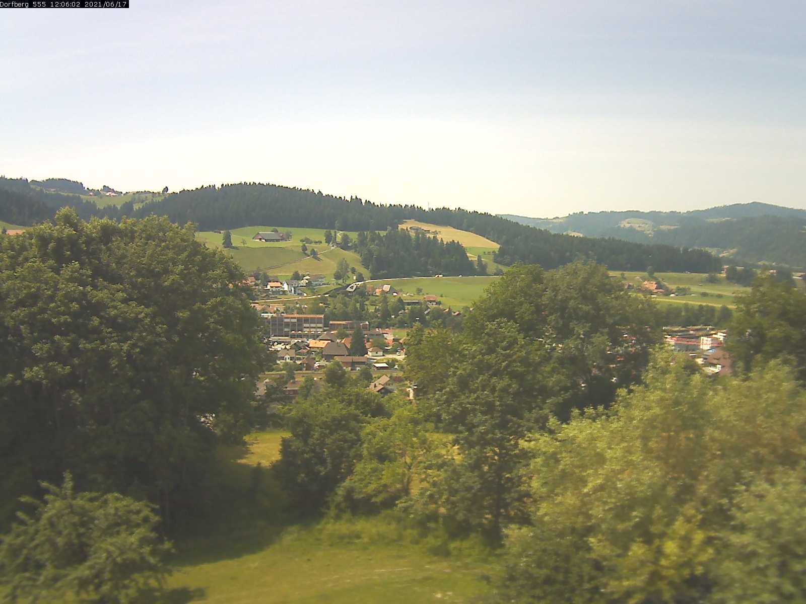 Webcam-Bild: Aussicht vom Dorfberg in Langnau 20210617-120602