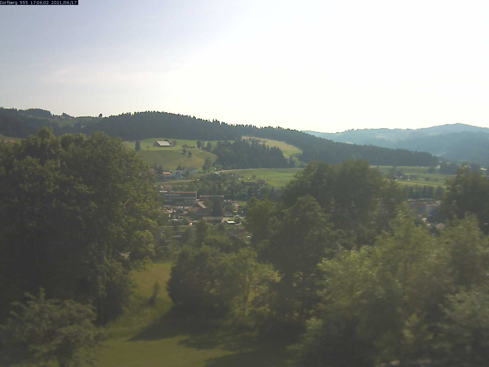 Webcam-Bild: Aussicht vom Dorfberg in Langnau 20210617-170601