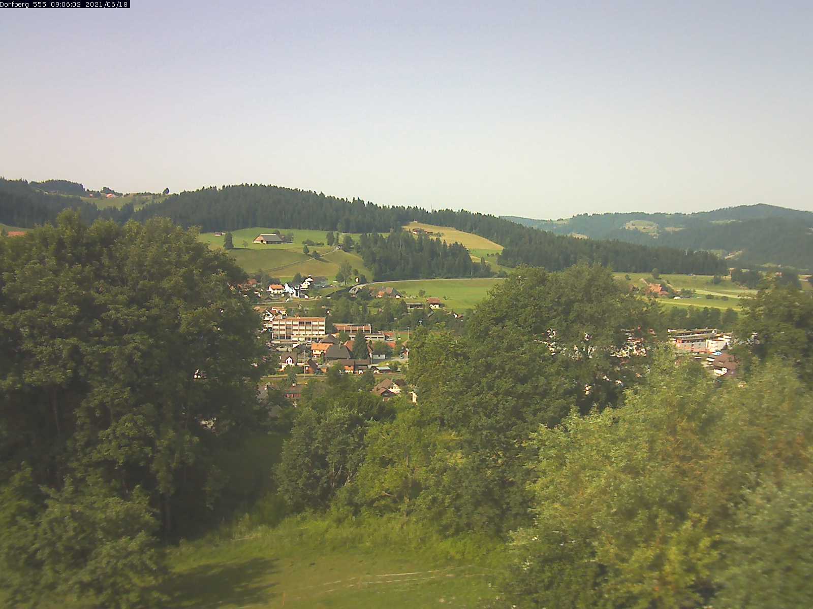 Webcam-Bild: Aussicht vom Dorfberg in Langnau 20210618-090601