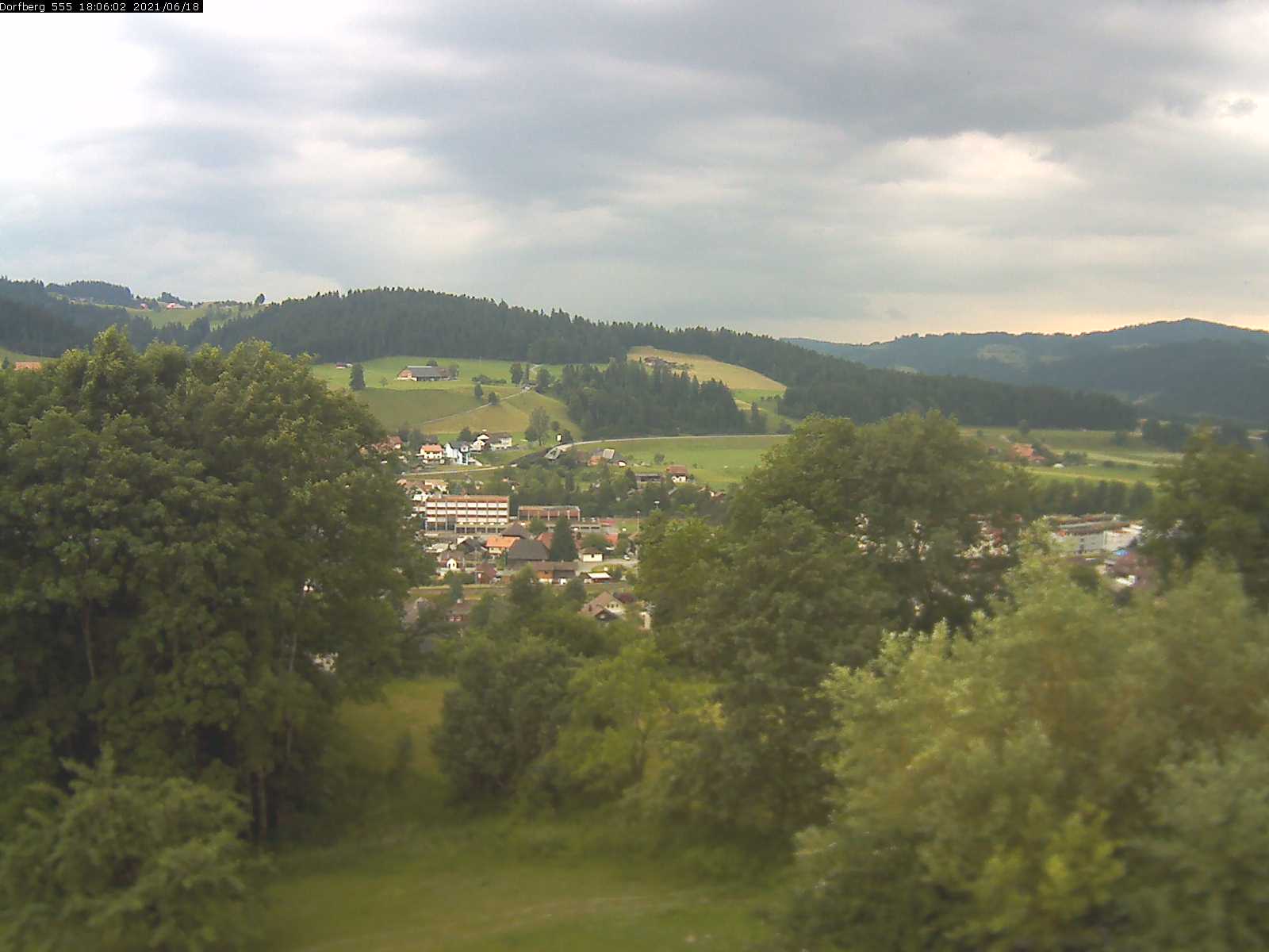 Webcam-Bild: Aussicht vom Dorfberg in Langnau 20210618-180601