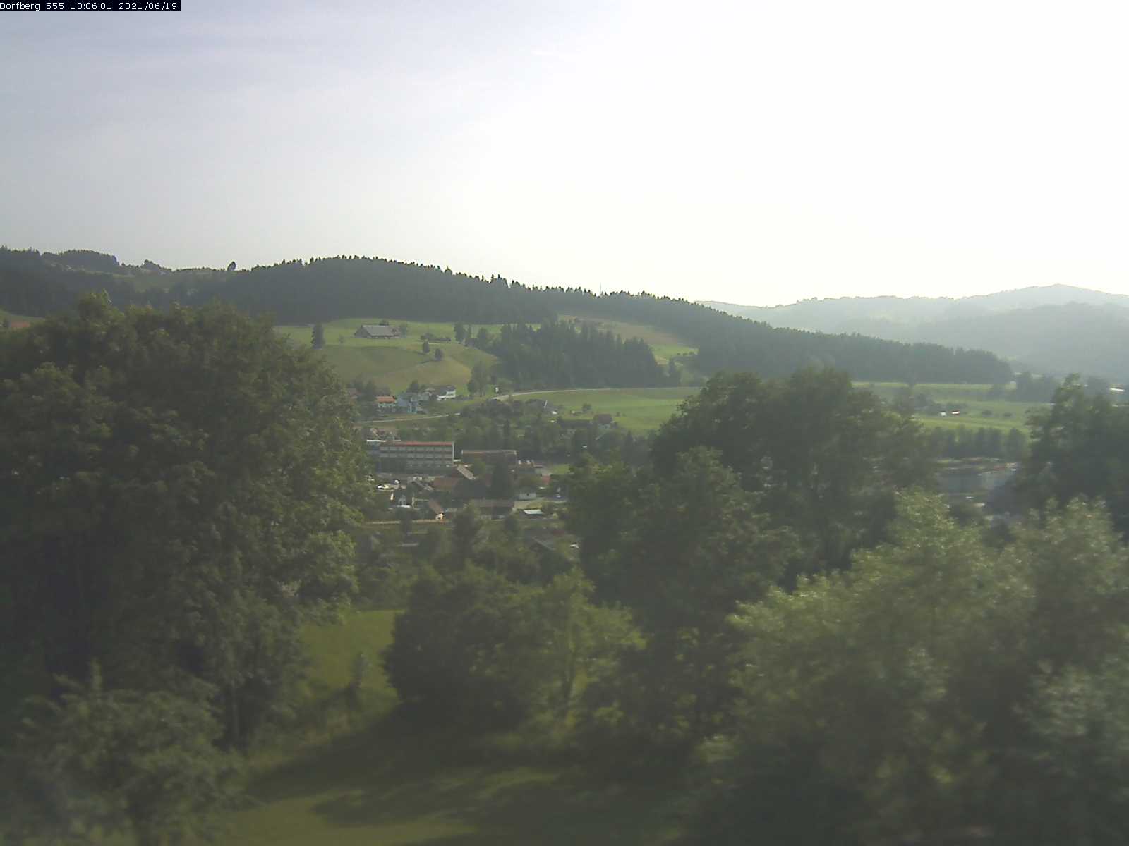 Webcam-Bild: Aussicht vom Dorfberg in Langnau 20210619-180601