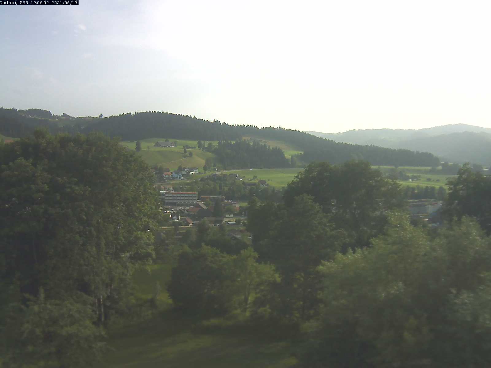 Webcam-Bild: Aussicht vom Dorfberg in Langnau 20210619-190601