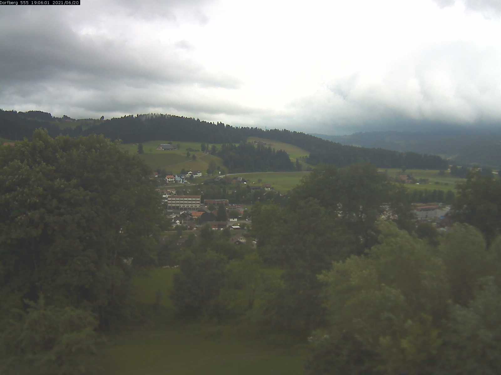 Webcam-Bild: Aussicht vom Dorfberg in Langnau 20210620-190601