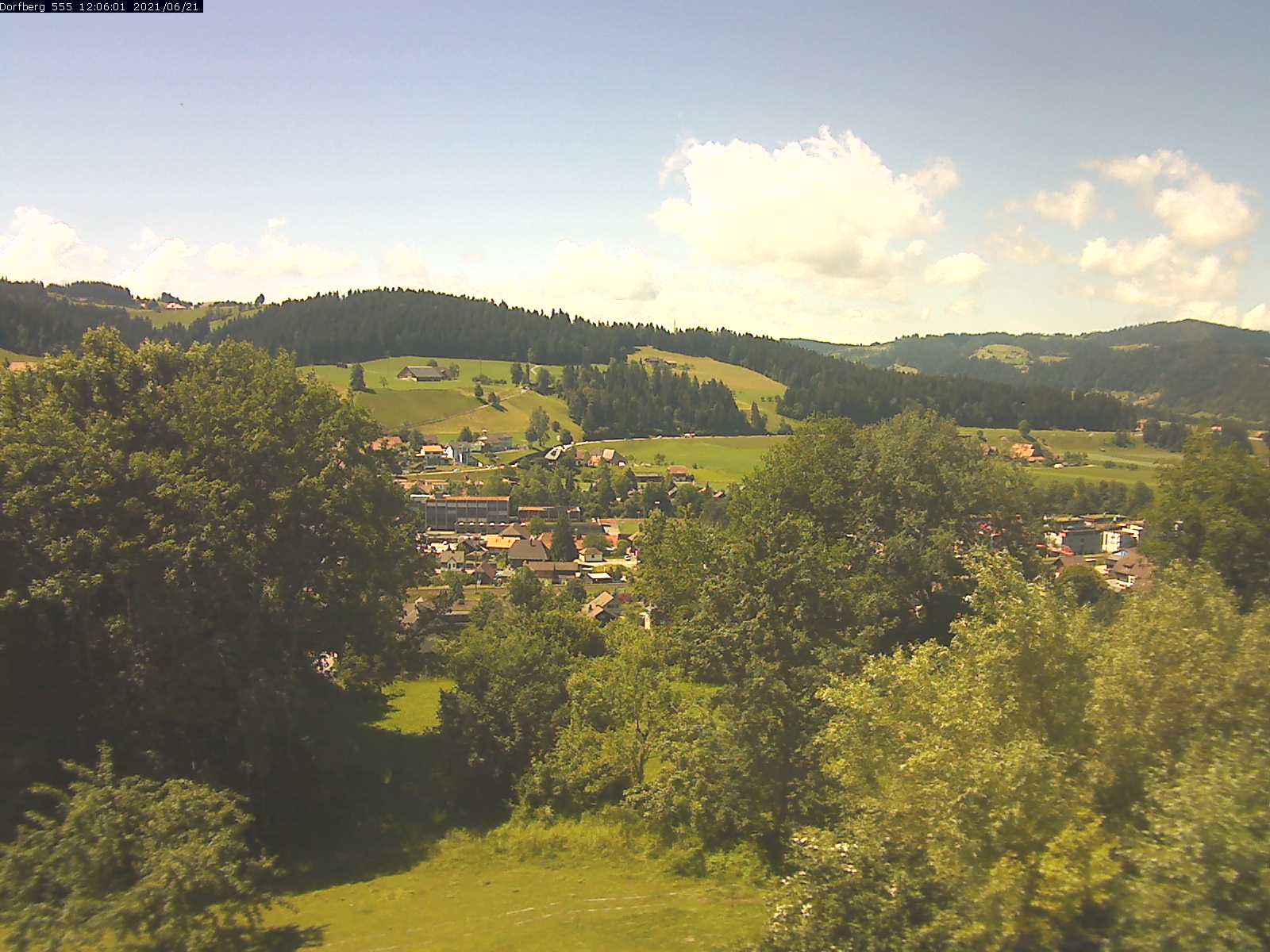 Webcam-Bild: Aussicht vom Dorfberg in Langnau 20210621-120601