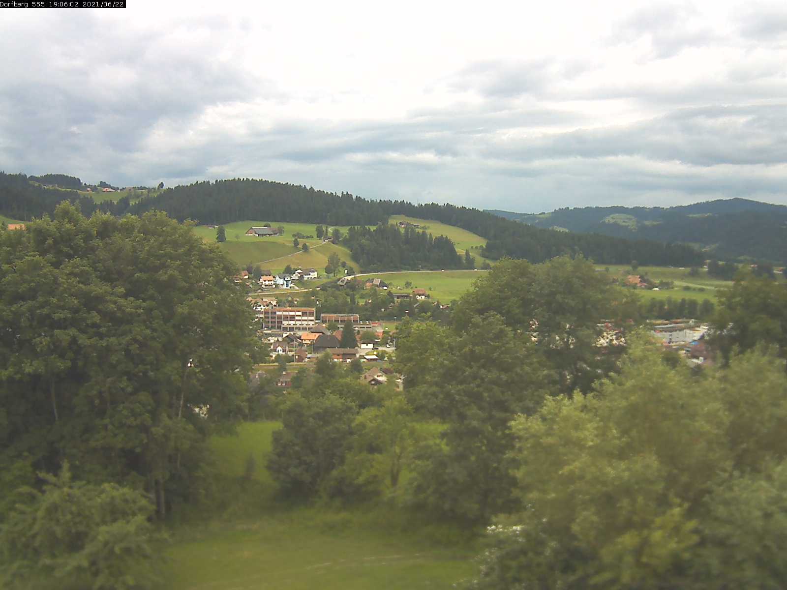 Webcam-Bild: Aussicht vom Dorfberg in Langnau 20210622-190601