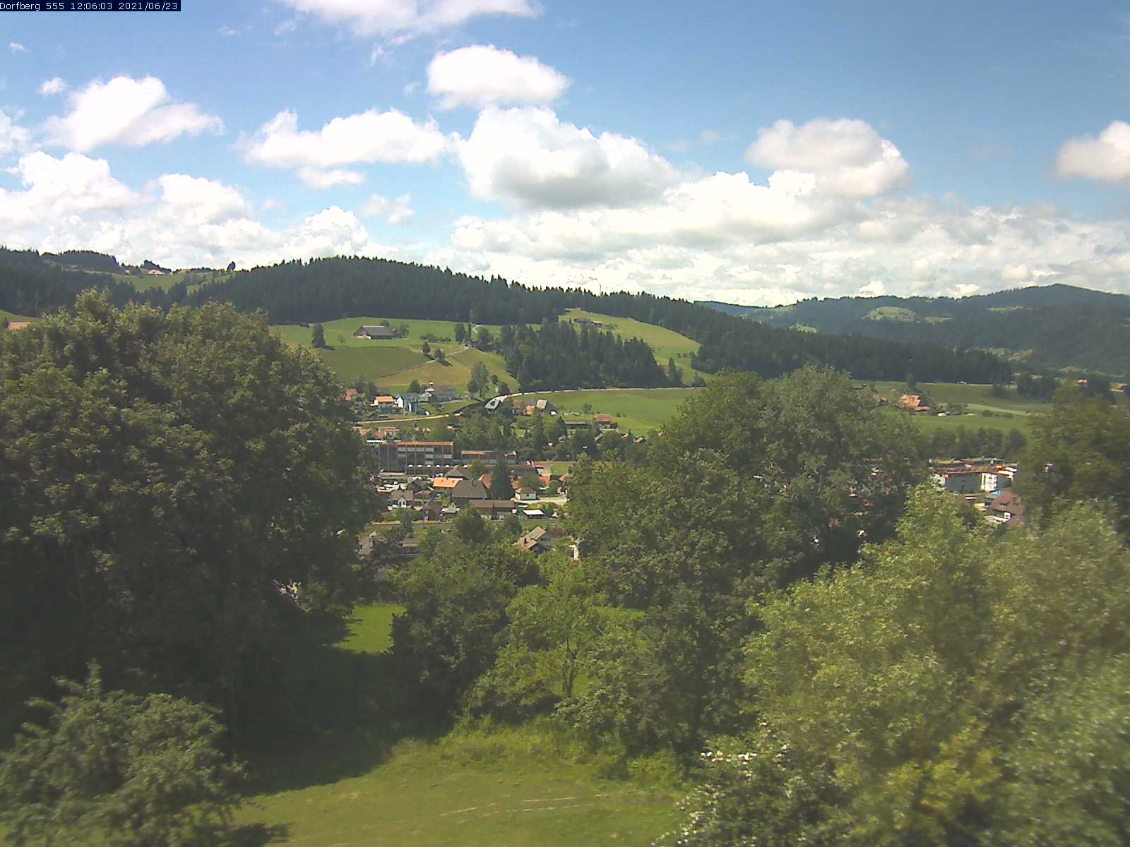 Webcam-Bild: Aussicht vom Dorfberg in Langnau 20210623-120602
