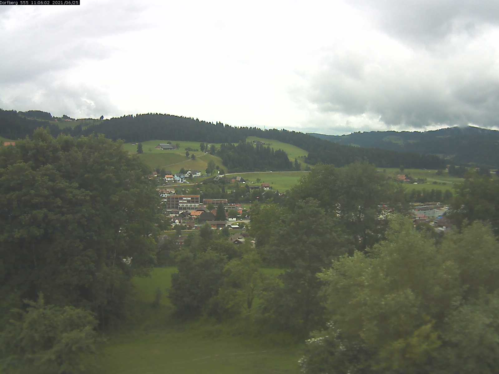Webcam-Bild: Aussicht vom Dorfberg in Langnau 20210625-110601