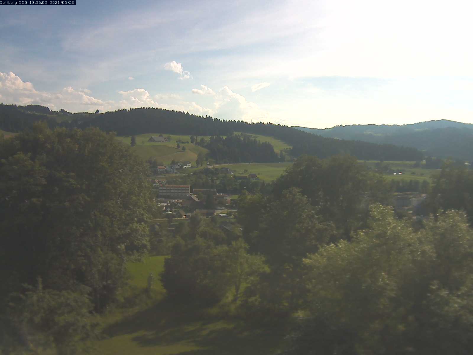 Webcam-Bild: Aussicht vom Dorfberg in Langnau 20210626-180601