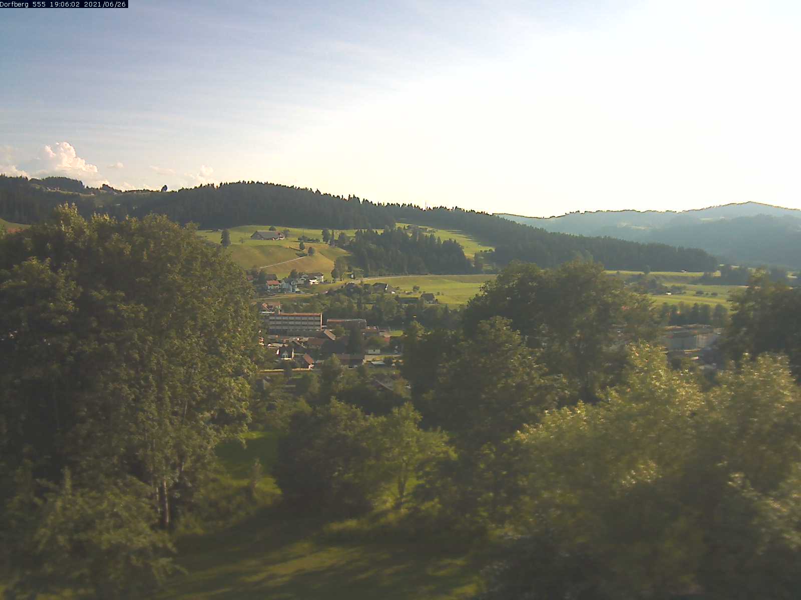 Webcam-Bild: Aussicht vom Dorfberg in Langnau 20210626-190602