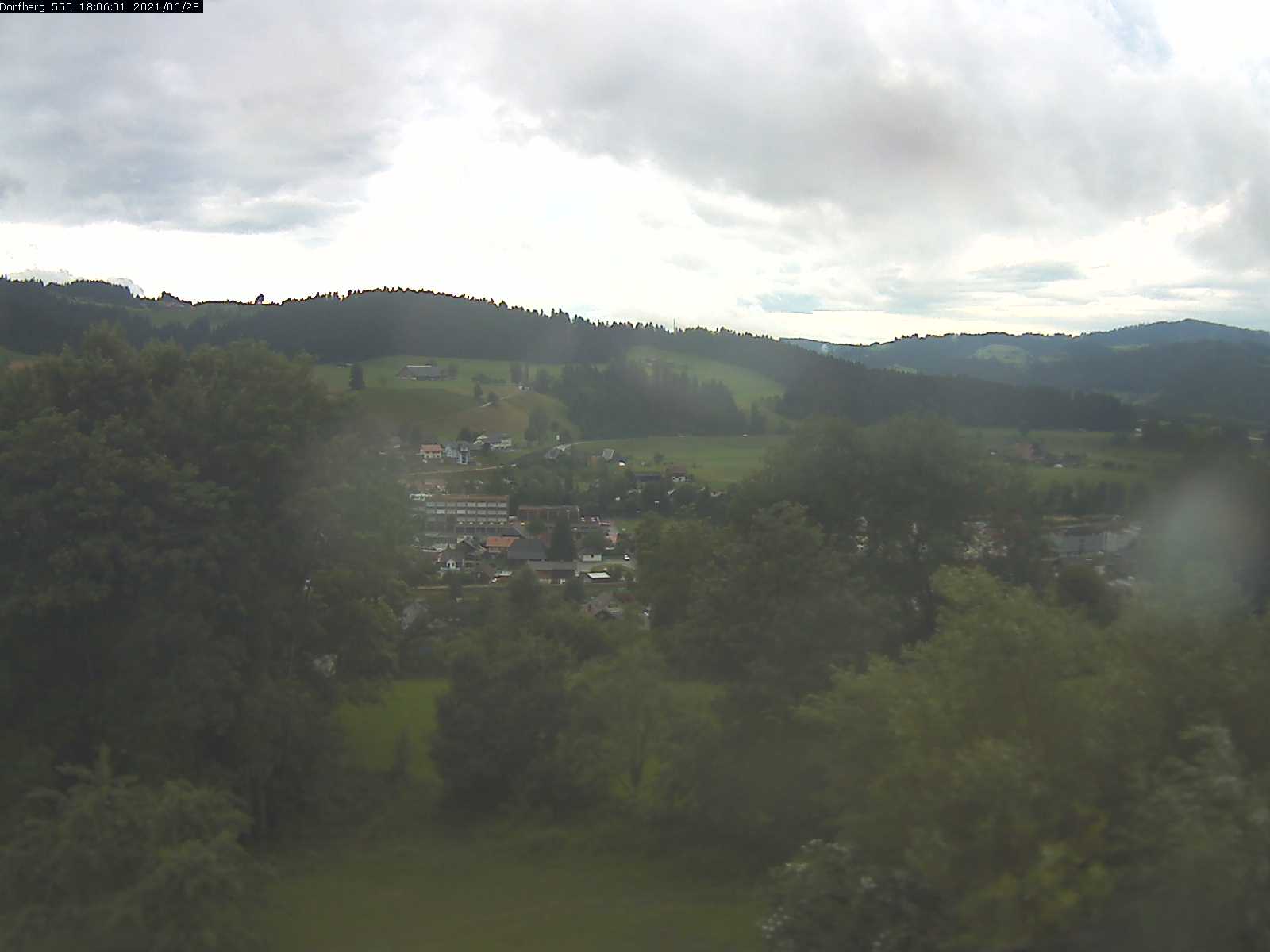Webcam-Bild: Aussicht vom Dorfberg in Langnau 20210628-180601