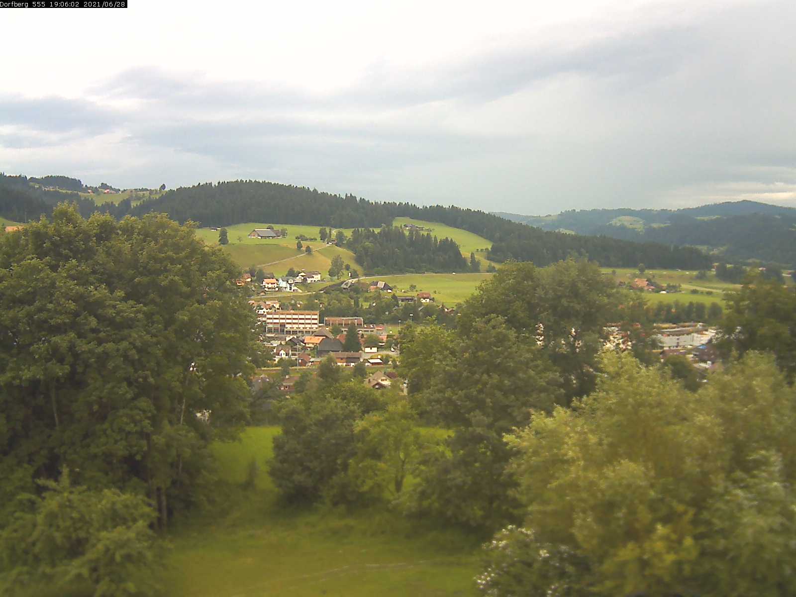 Webcam-Bild: Aussicht vom Dorfberg in Langnau 20210628-190601