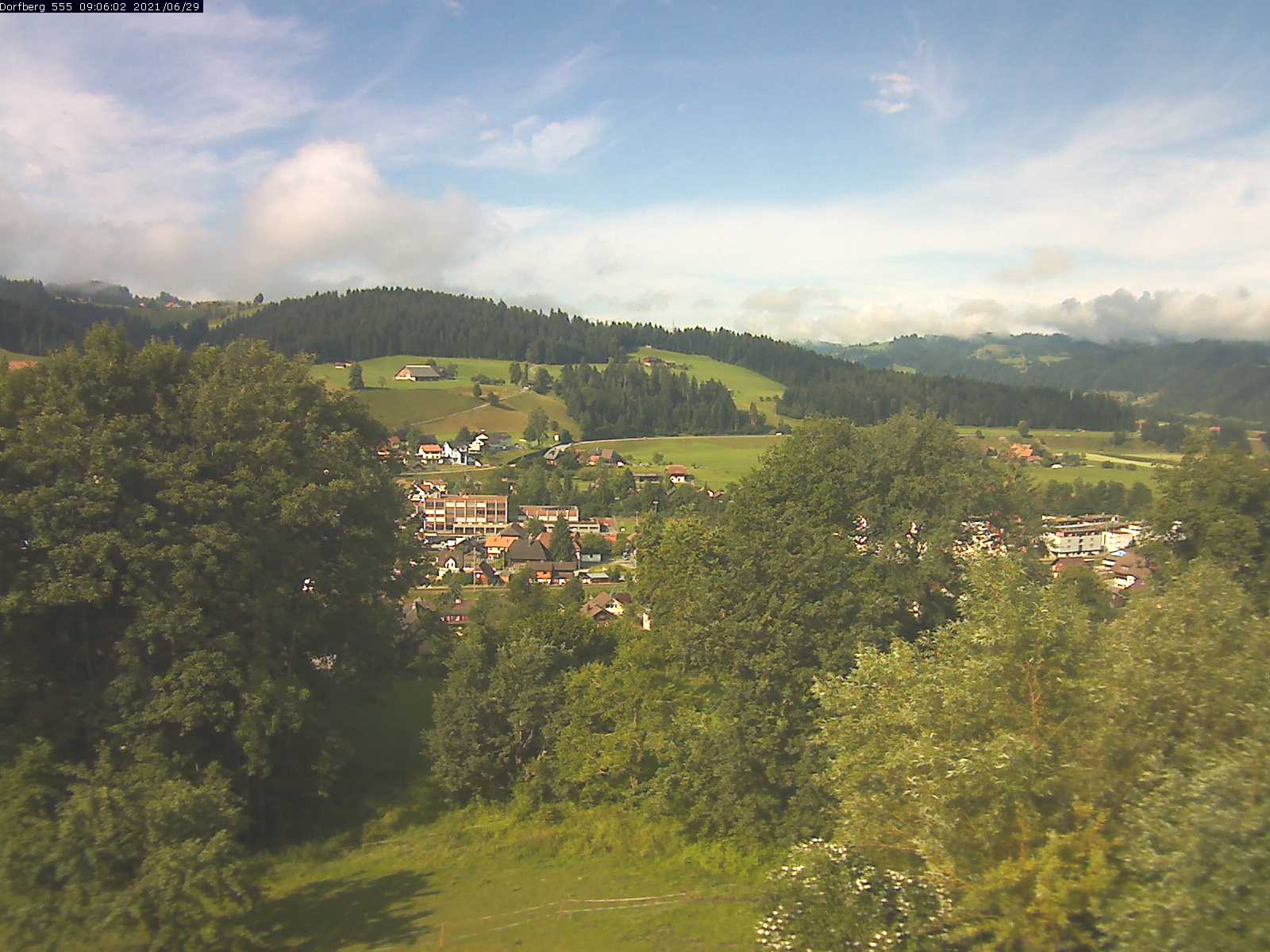 Webcam-Bild: Aussicht vom Dorfberg in Langnau 20210629-090601