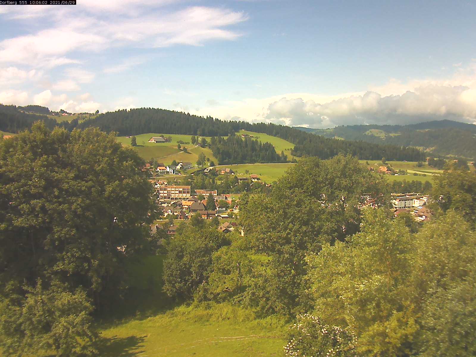 Webcam-Bild: Aussicht vom Dorfberg in Langnau 20210629-100601
