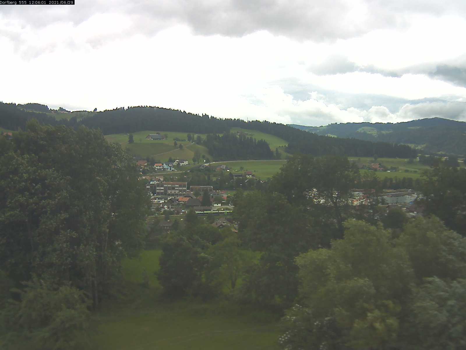 Webcam-Bild: Aussicht vom Dorfberg in Langnau 20210629-120601