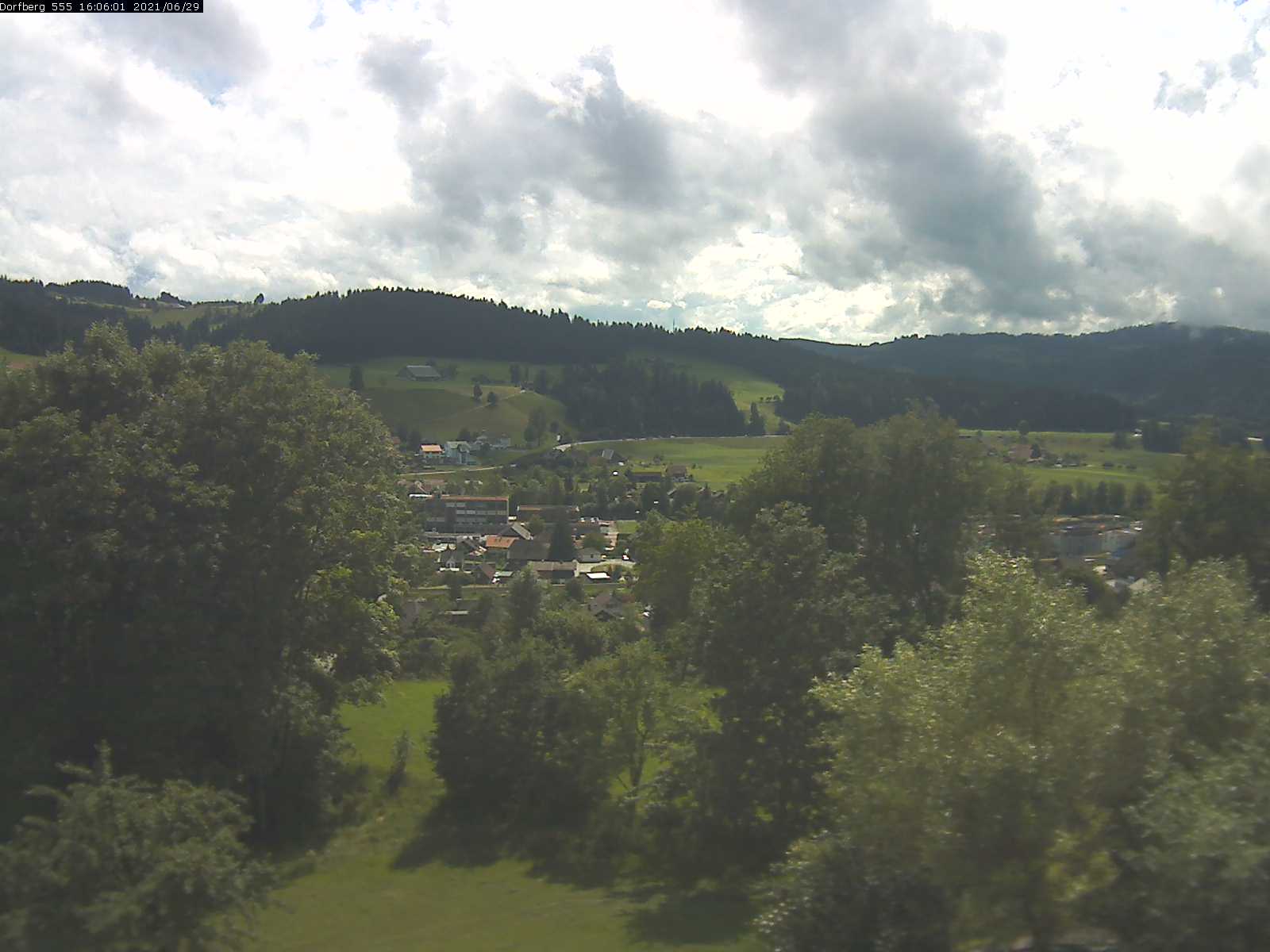 Webcam-Bild: Aussicht vom Dorfberg in Langnau 20210629-160601