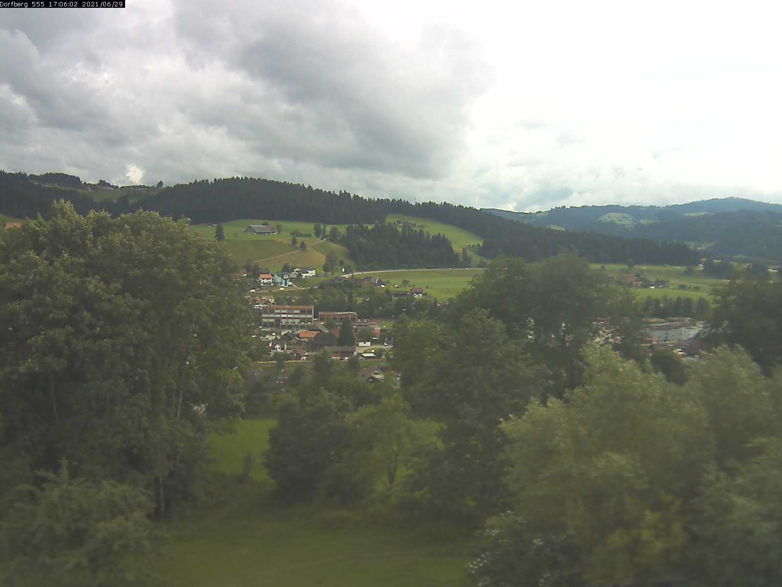 Webcam-Bild: Aussicht vom Dorfberg in Langnau 20210629-170601