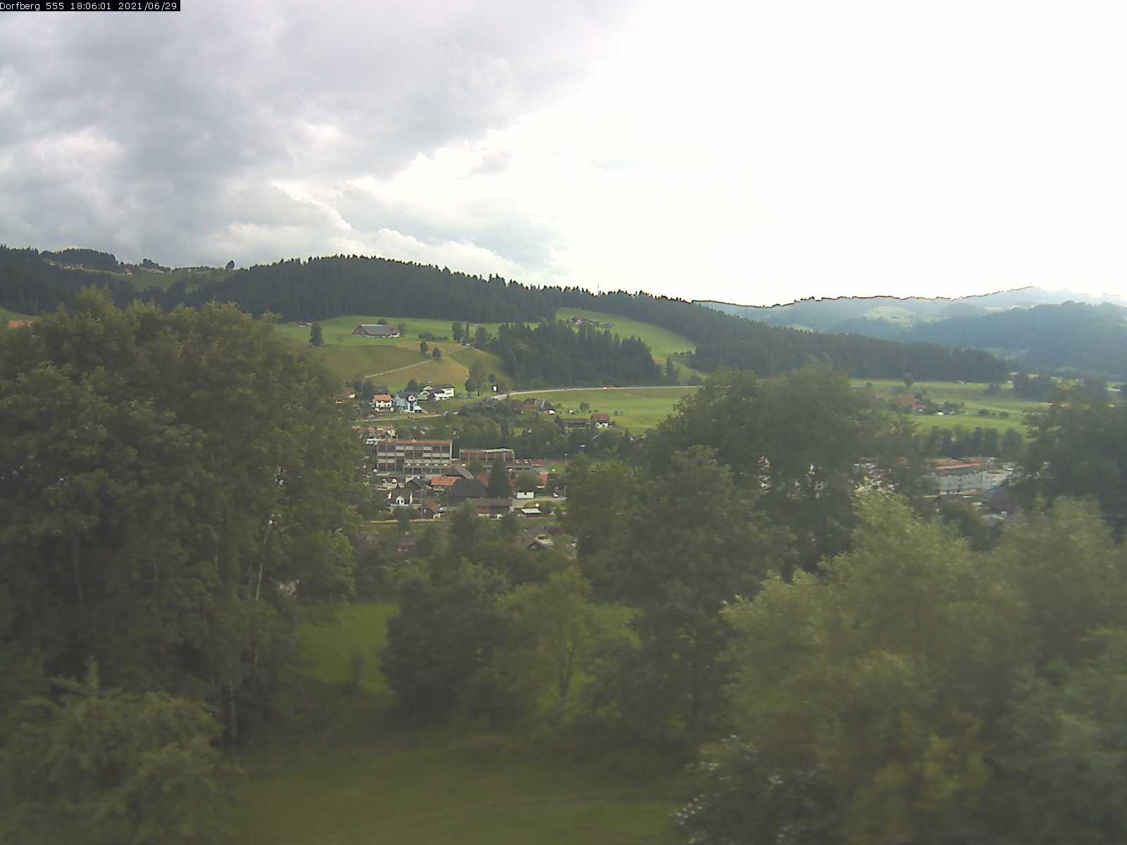 Webcam-Bild: Aussicht vom Dorfberg in Langnau 20210629-180601