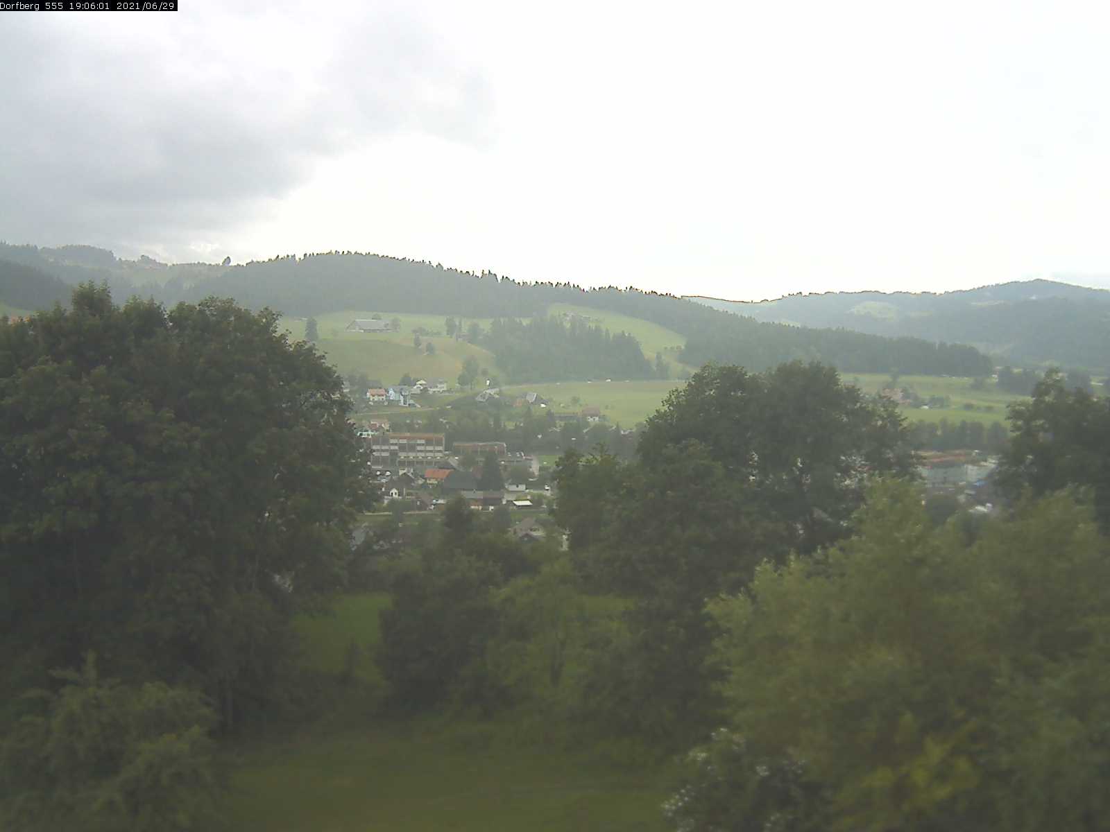 Webcam-Bild: Aussicht vom Dorfberg in Langnau 20210629-190601
