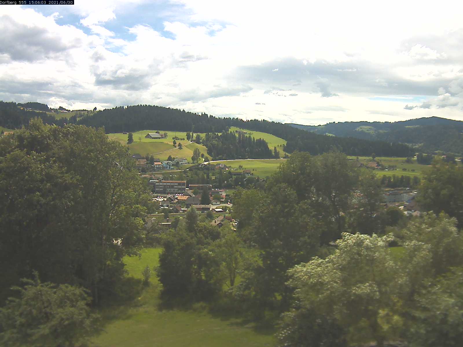 Webcam-Bild: Aussicht vom Dorfberg in Langnau 20210630-150601