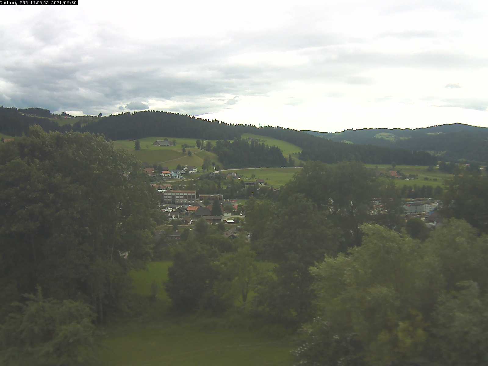 Webcam-Bild: Aussicht vom Dorfberg in Langnau 20210630-170601