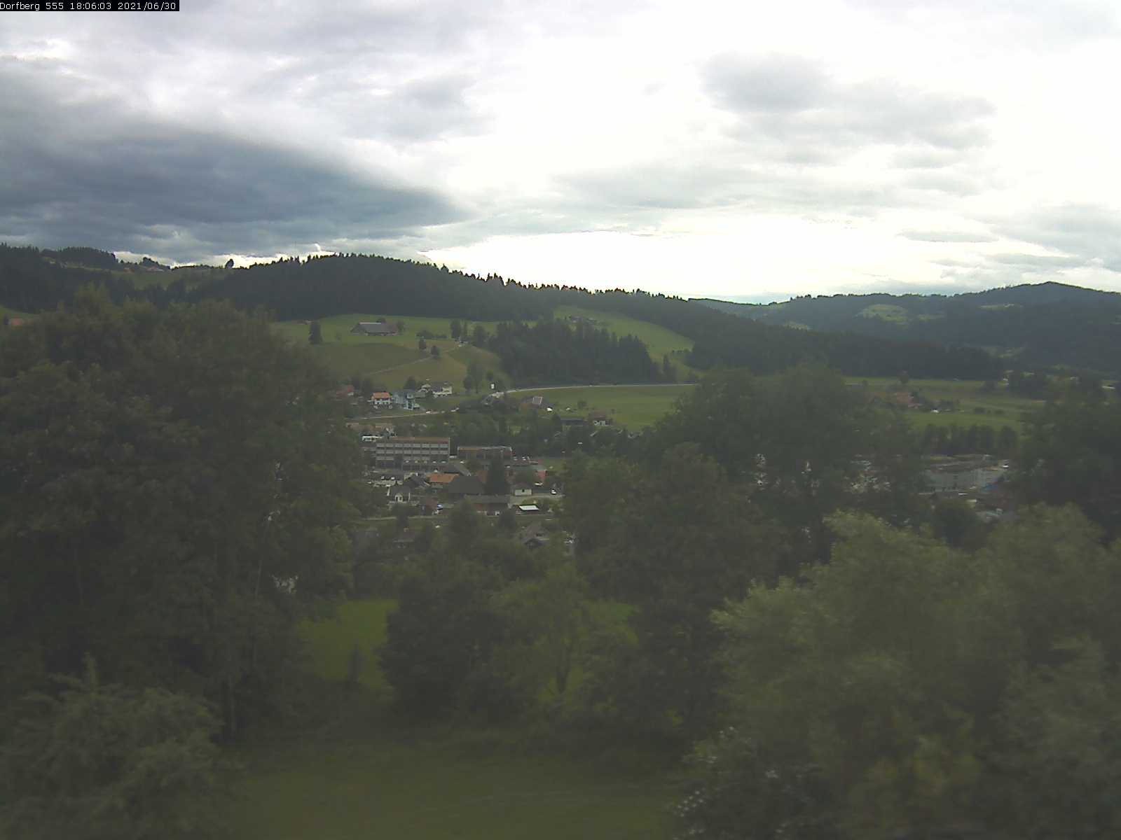 Webcam-Bild: Aussicht vom Dorfberg in Langnau 20210630-180601