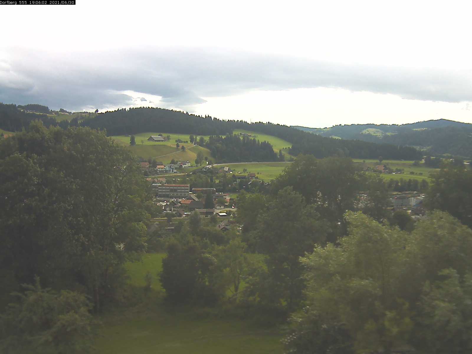 Webcam-Bild: Aussicht vom Dorfberg in Langnau 20210630-190601