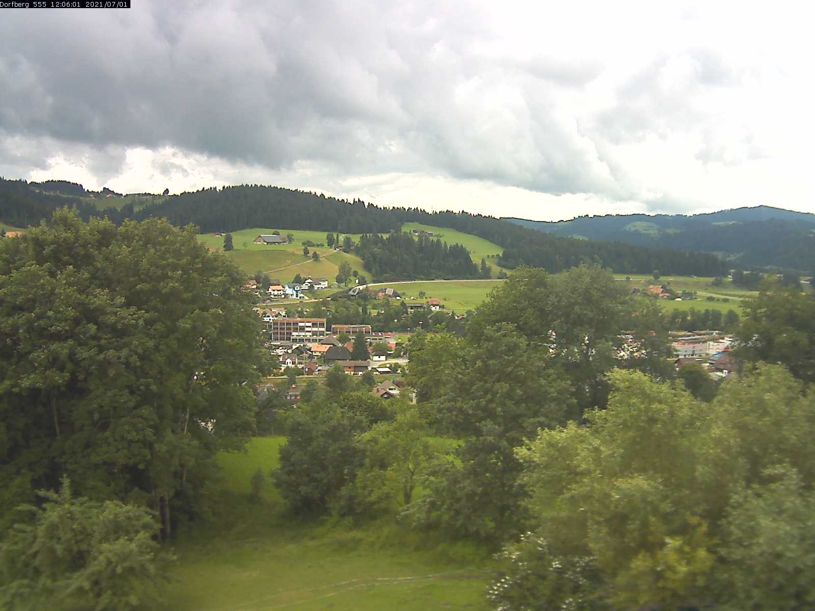 Webcam-Bild: Aussicht vom Dorfberg in Langnau 20210701-120601