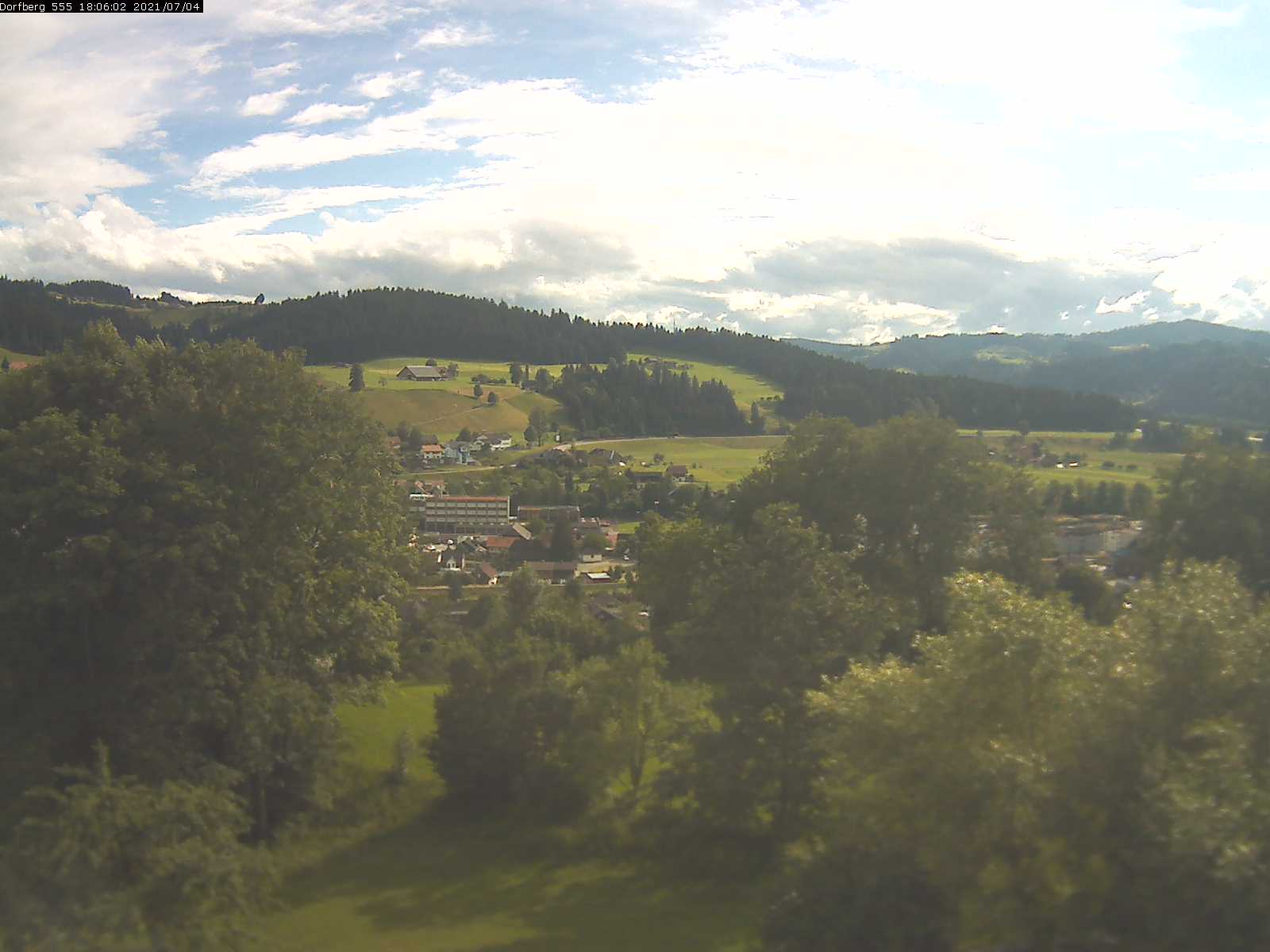 Webcam-Bild: Aussicht vom Dorfberg in Langnau 20210704-180601
