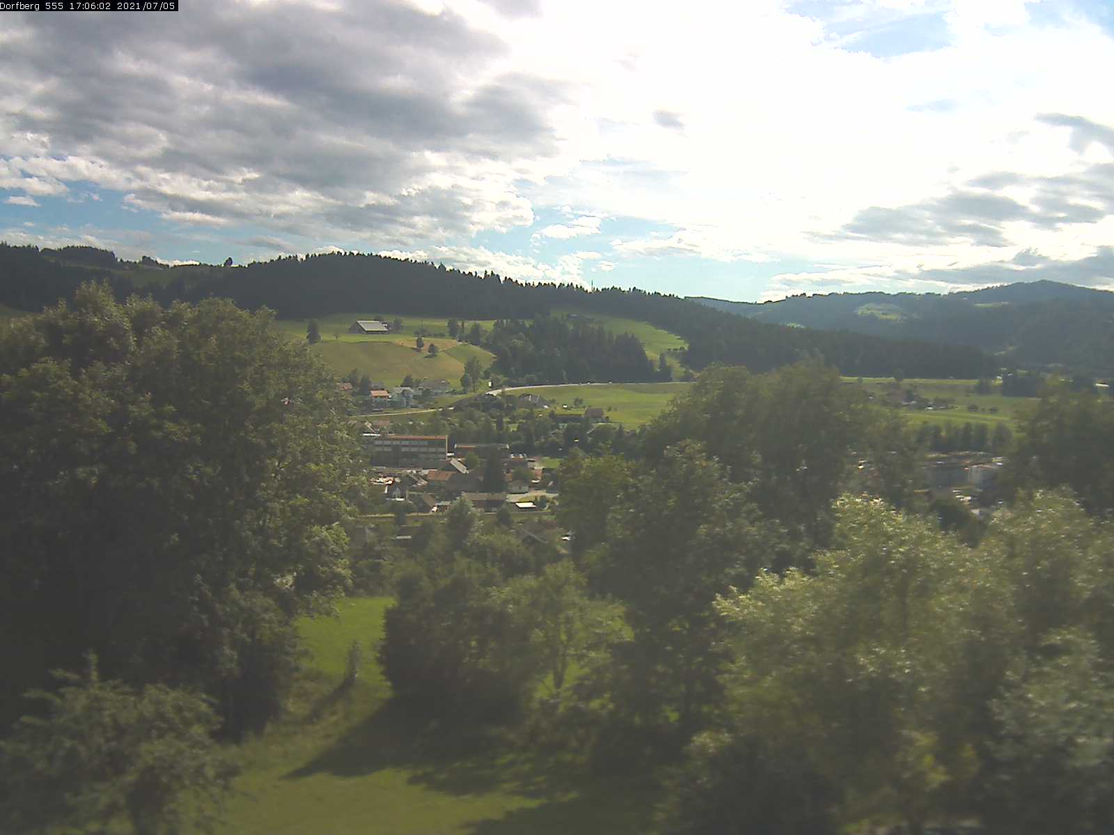Webcam-Bild: Aussicht vom Dorfberg in Langnau 20210705-170601