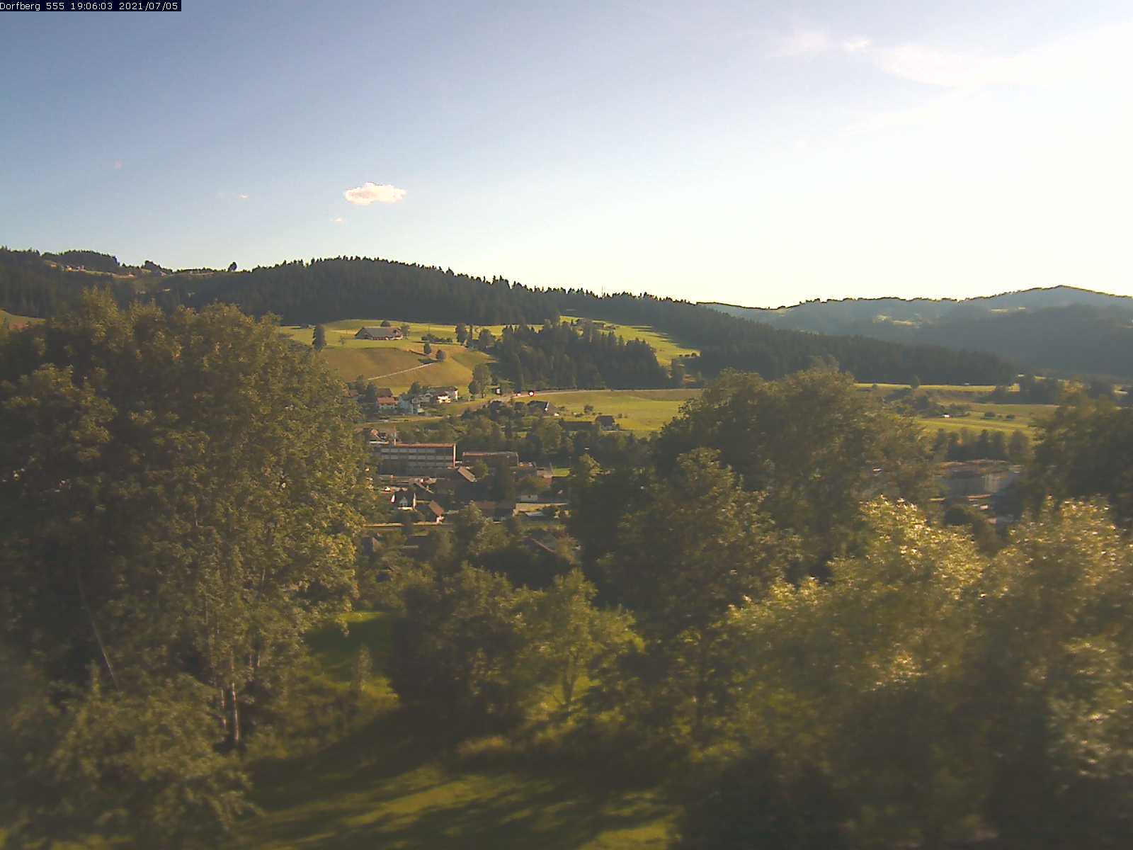 Webcam-Bild: Aussicht vom Dorfberg in Langnau 20210705-190601