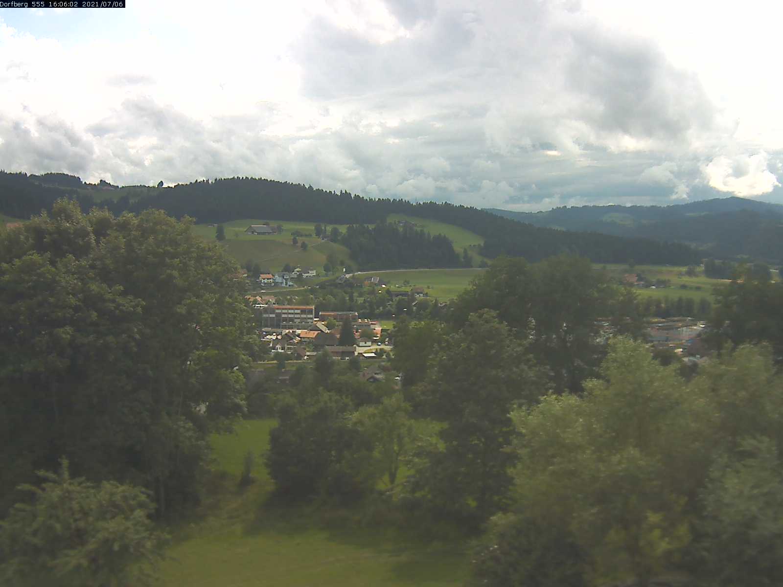 Webcam-Bild: Aussicht vom Dorfberg in Langnau 20210706-160601