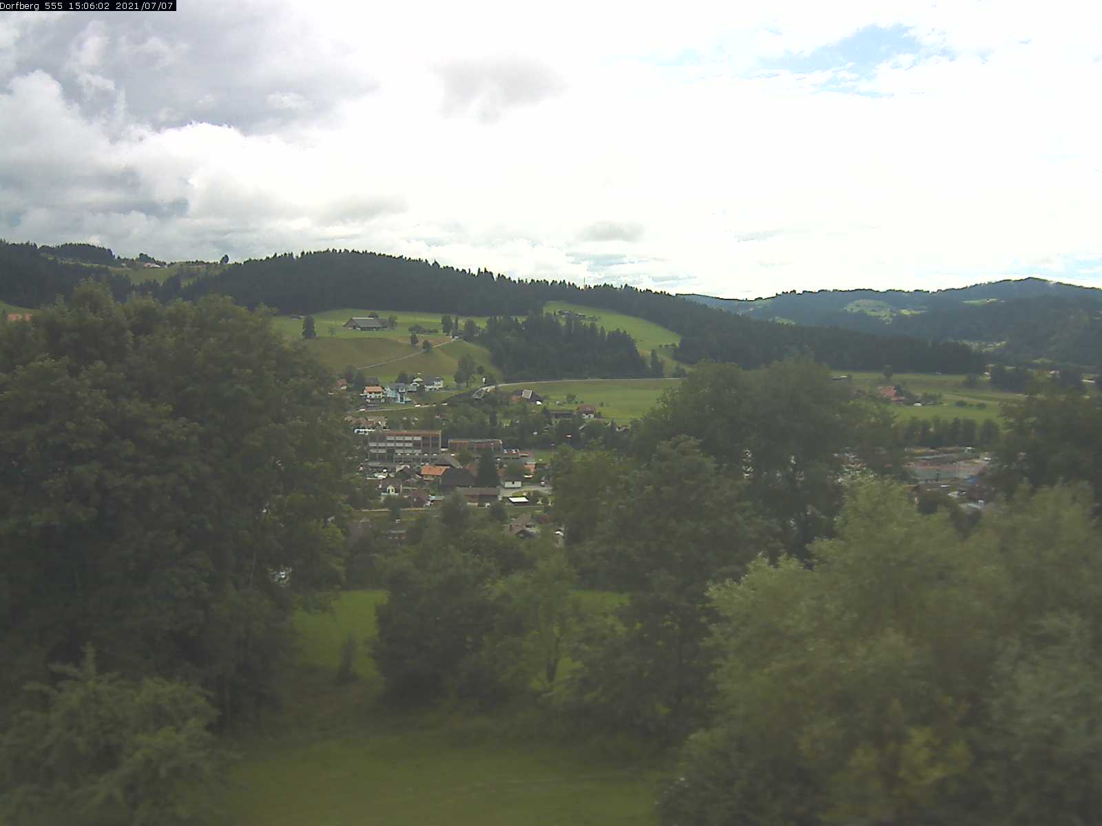 Webcam-Bild: Aussicht vom Dorfberg in Langnau 20210707-150601