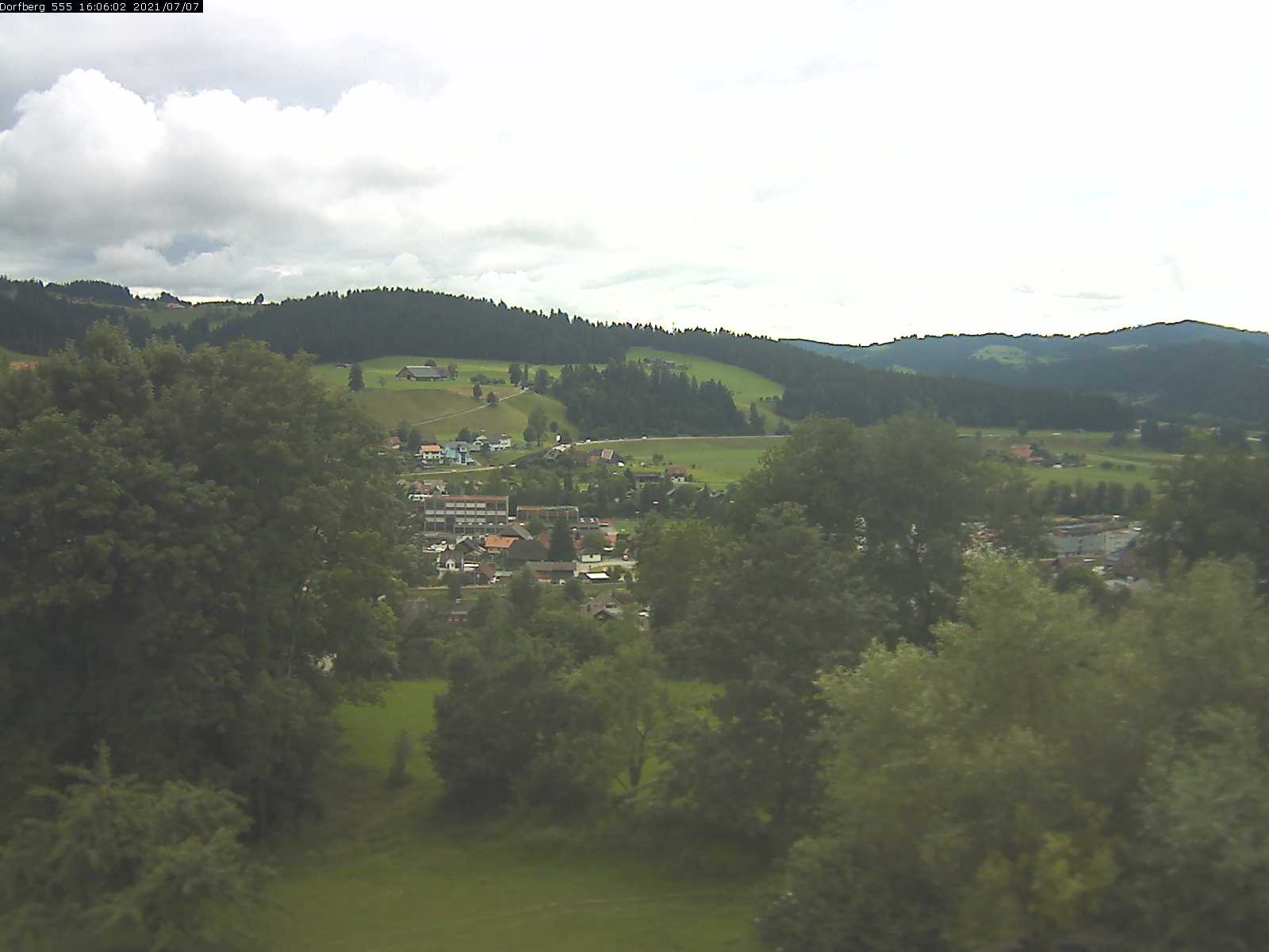 Webcam-Bild: Aussicht vom Dorfberg in Langnau 20210707-160601