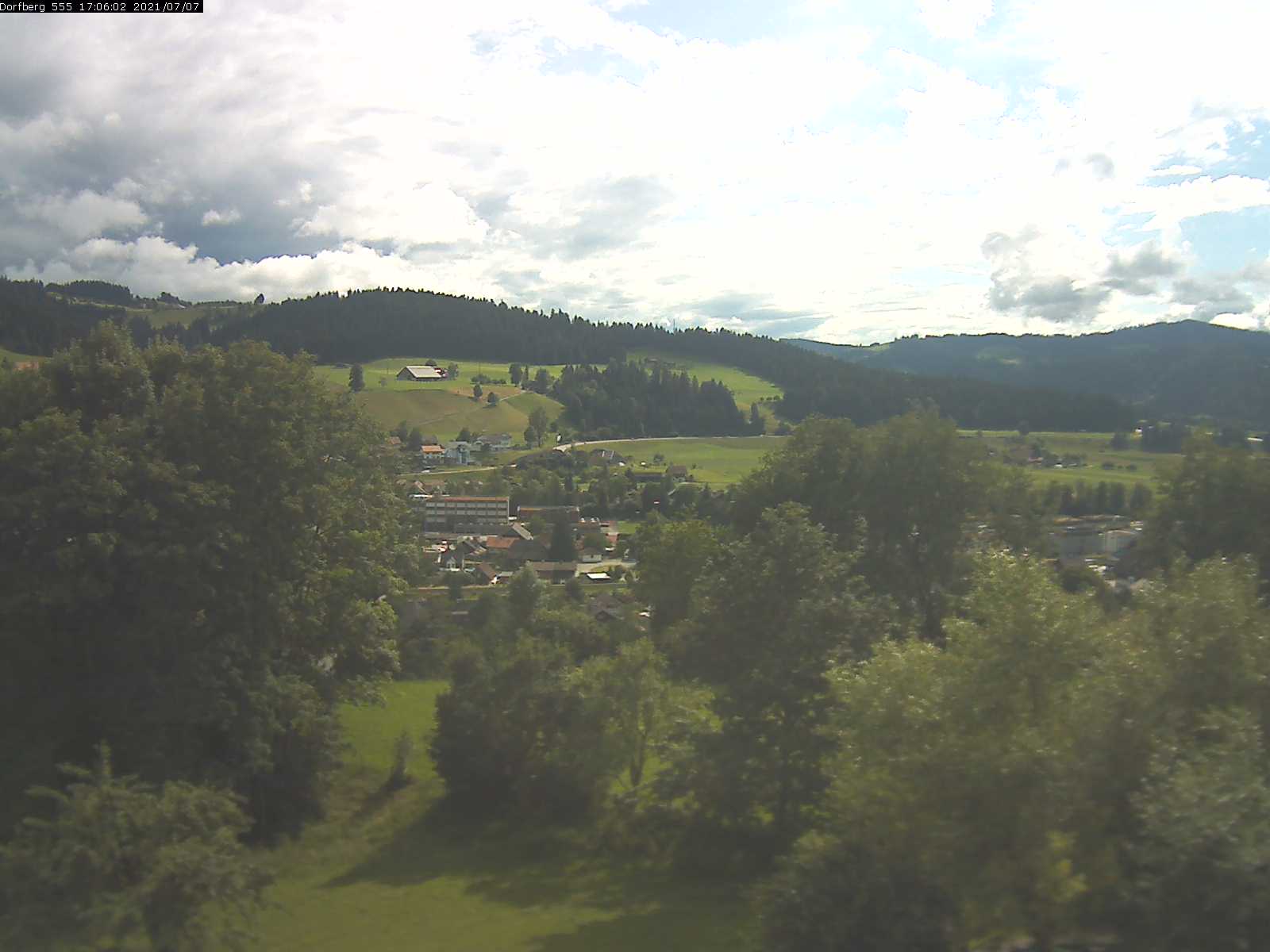 Webcam-Bild: Aussicht vom Dorfberg in Langnau 20210707-170602