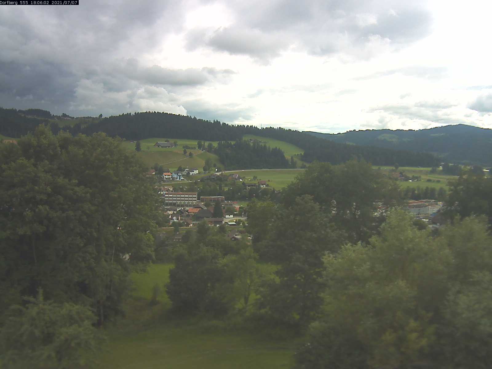 Webcam-Bild: Aussicht vom Dorfberg in Langnau 20210707-180602